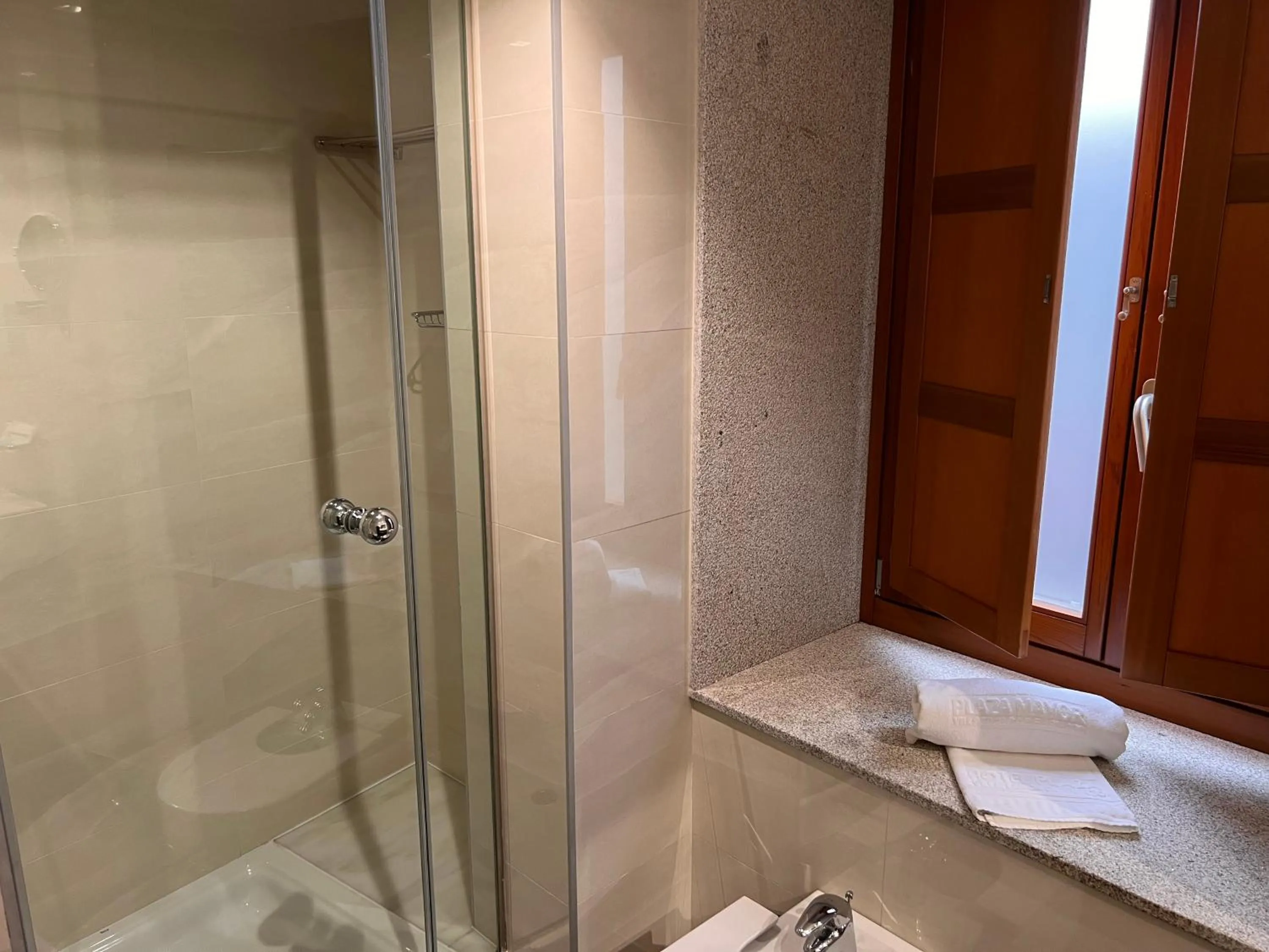 Shower in Plaza Mayor