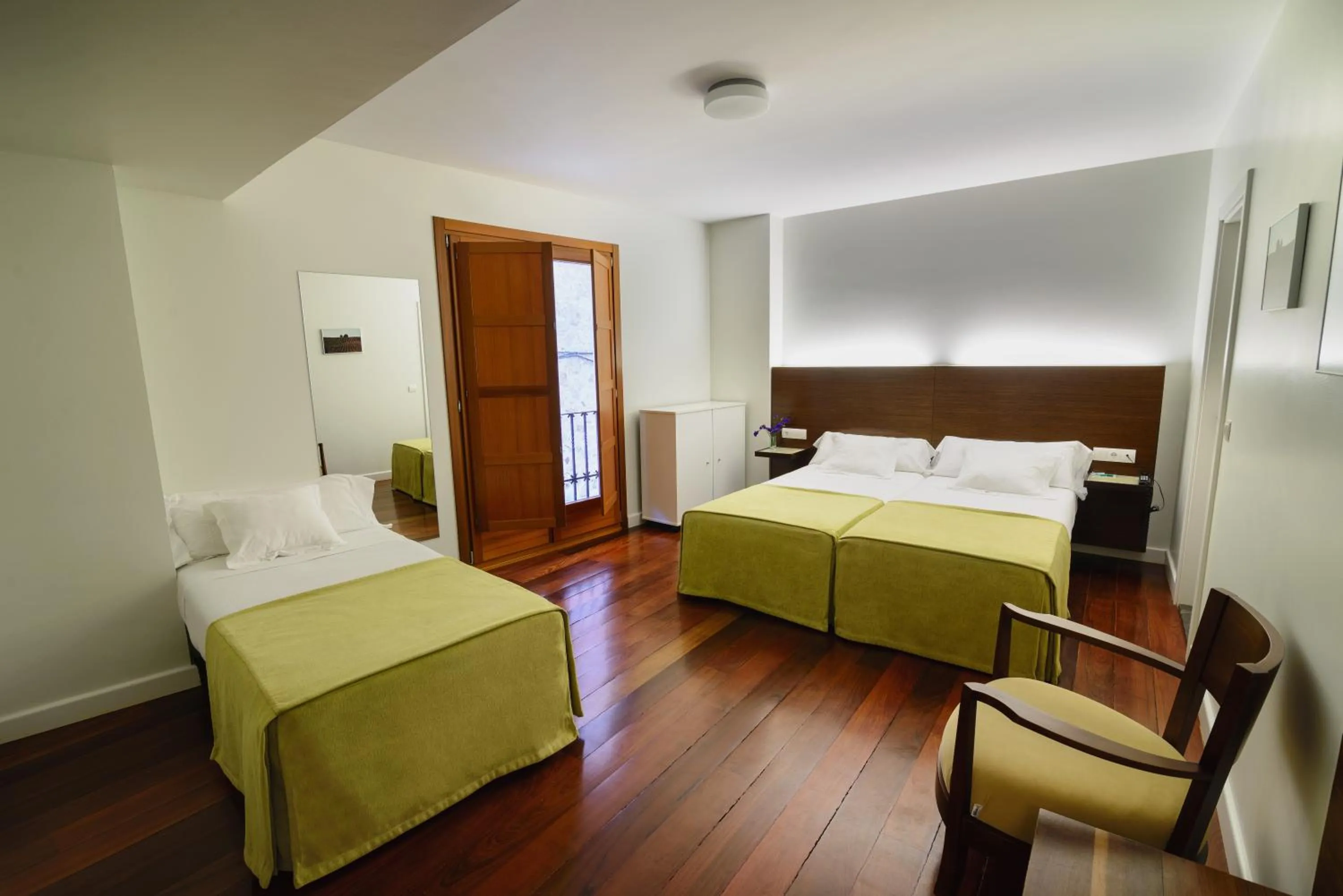 Photo of the whole room, Bed in Plaza Mayor