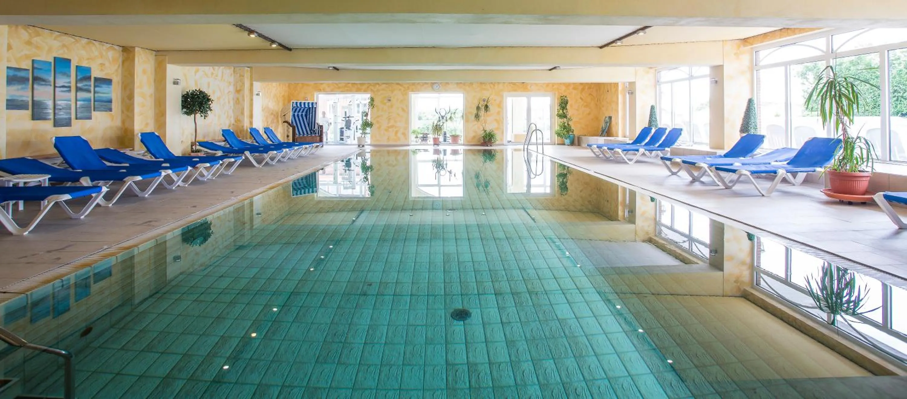 Swimming pool in Nordseehotel Freese