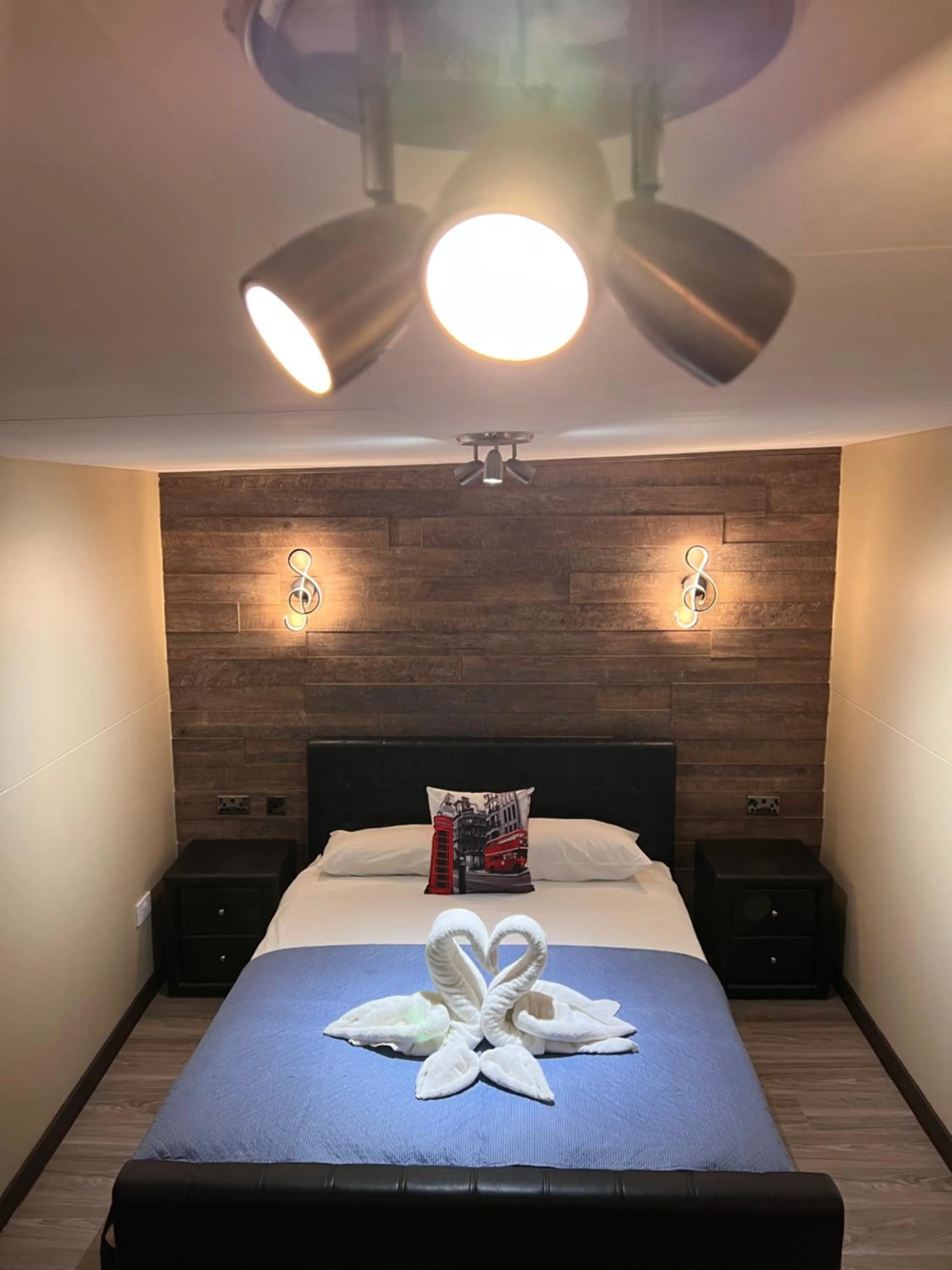 Bed in The Commongate Hotels