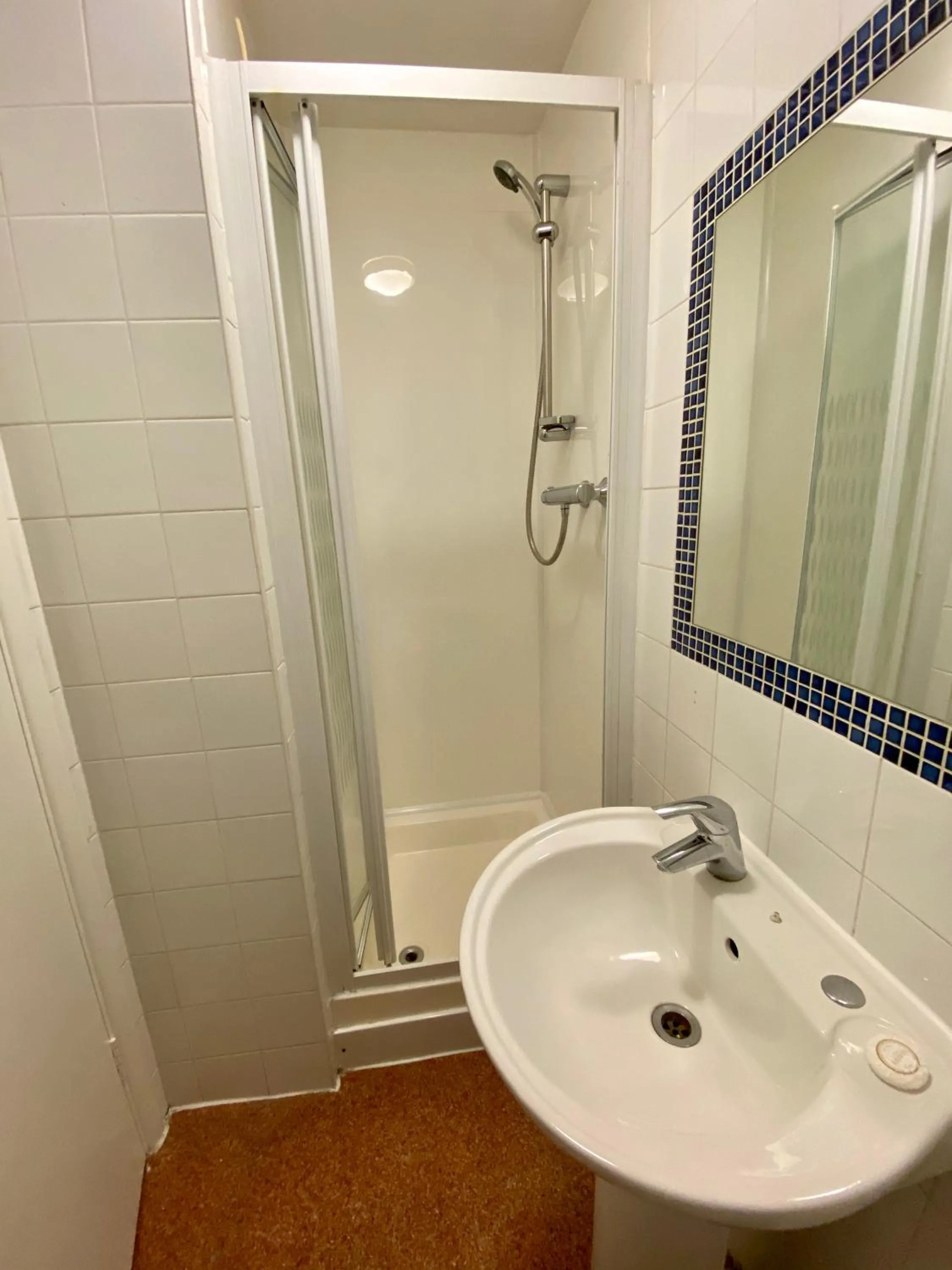 Bathroom in The Commongate Hotels