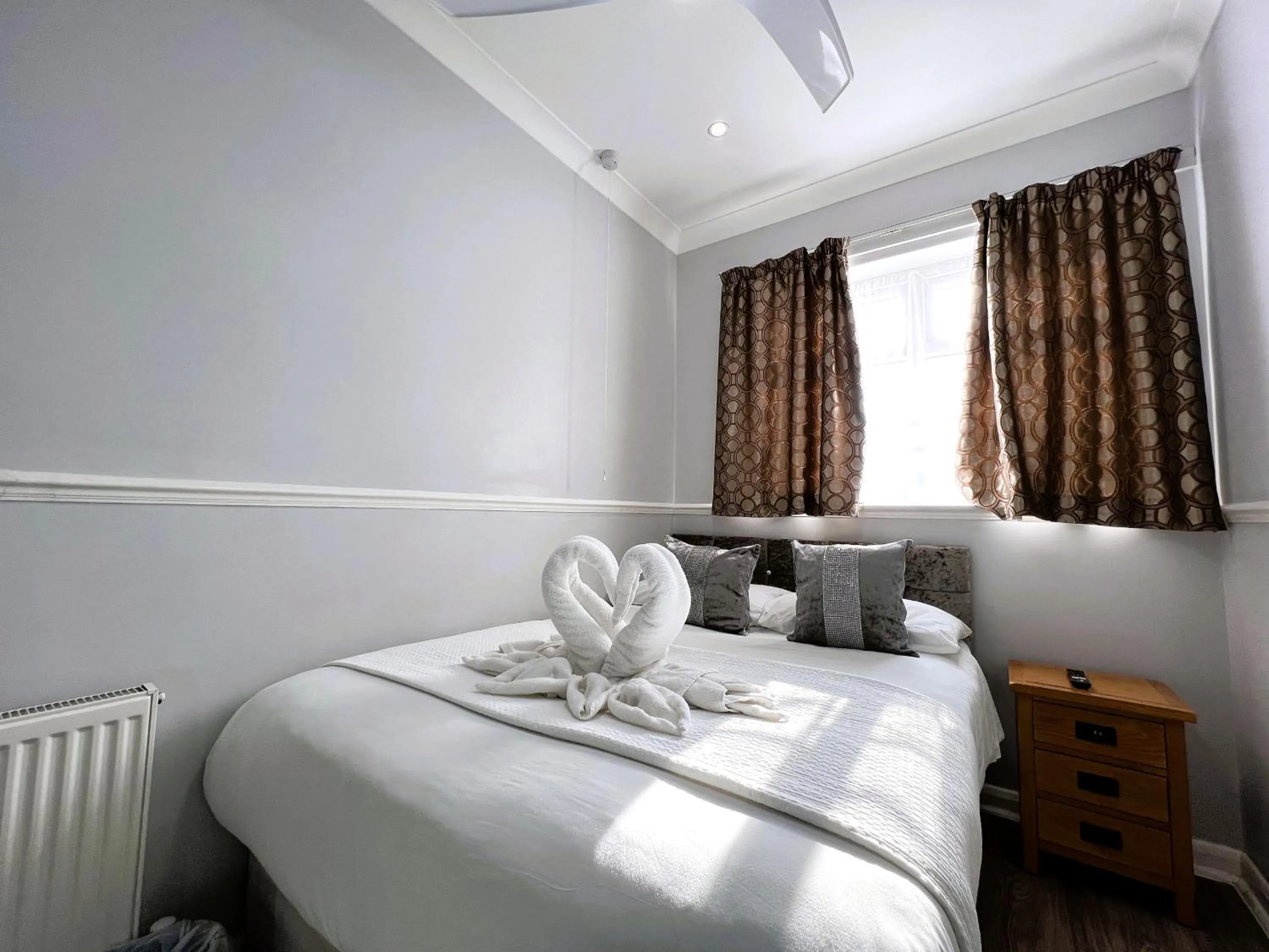 Bed in The Commongate Hotels