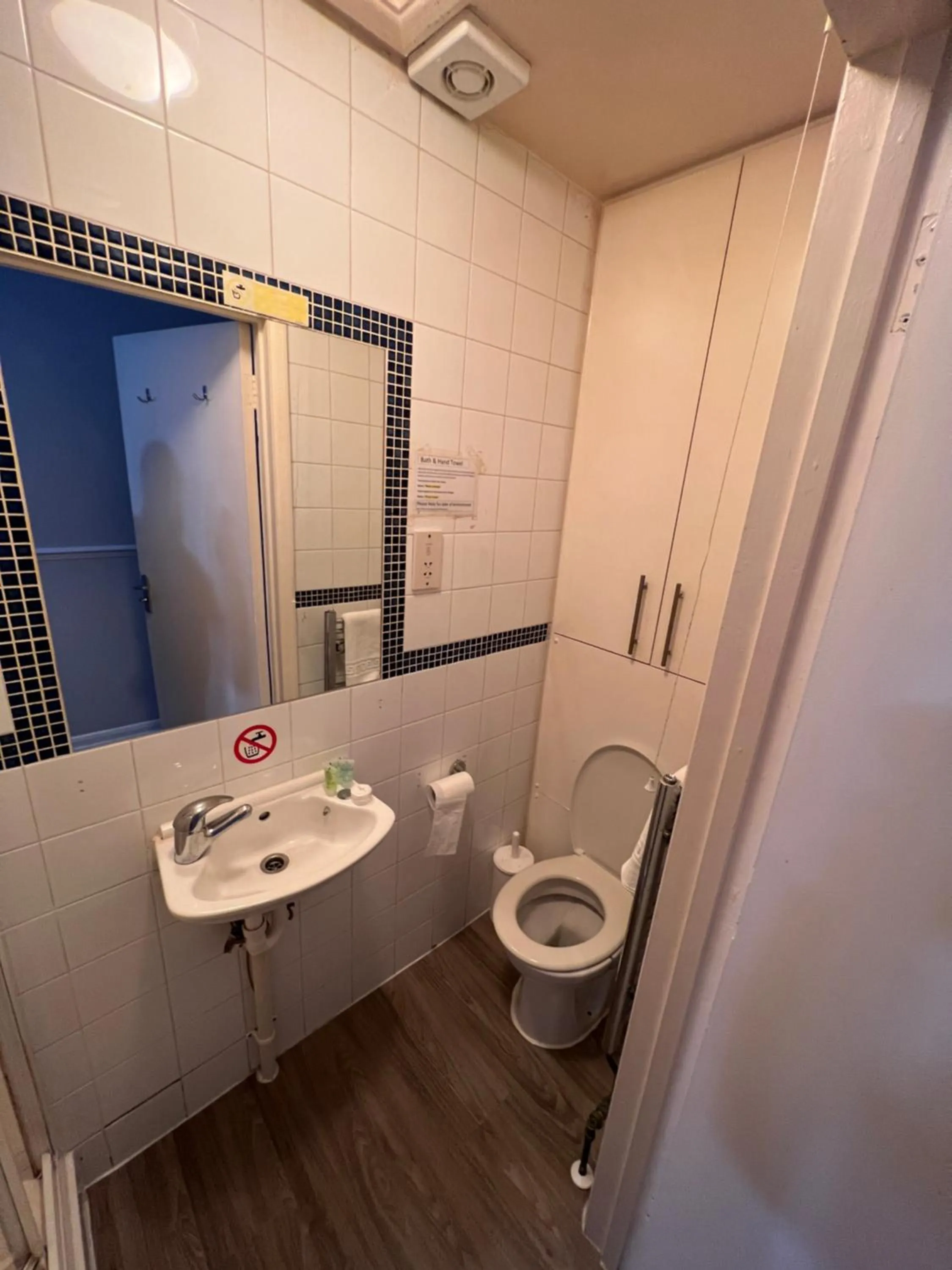 Toilet in The Commongate Hotels