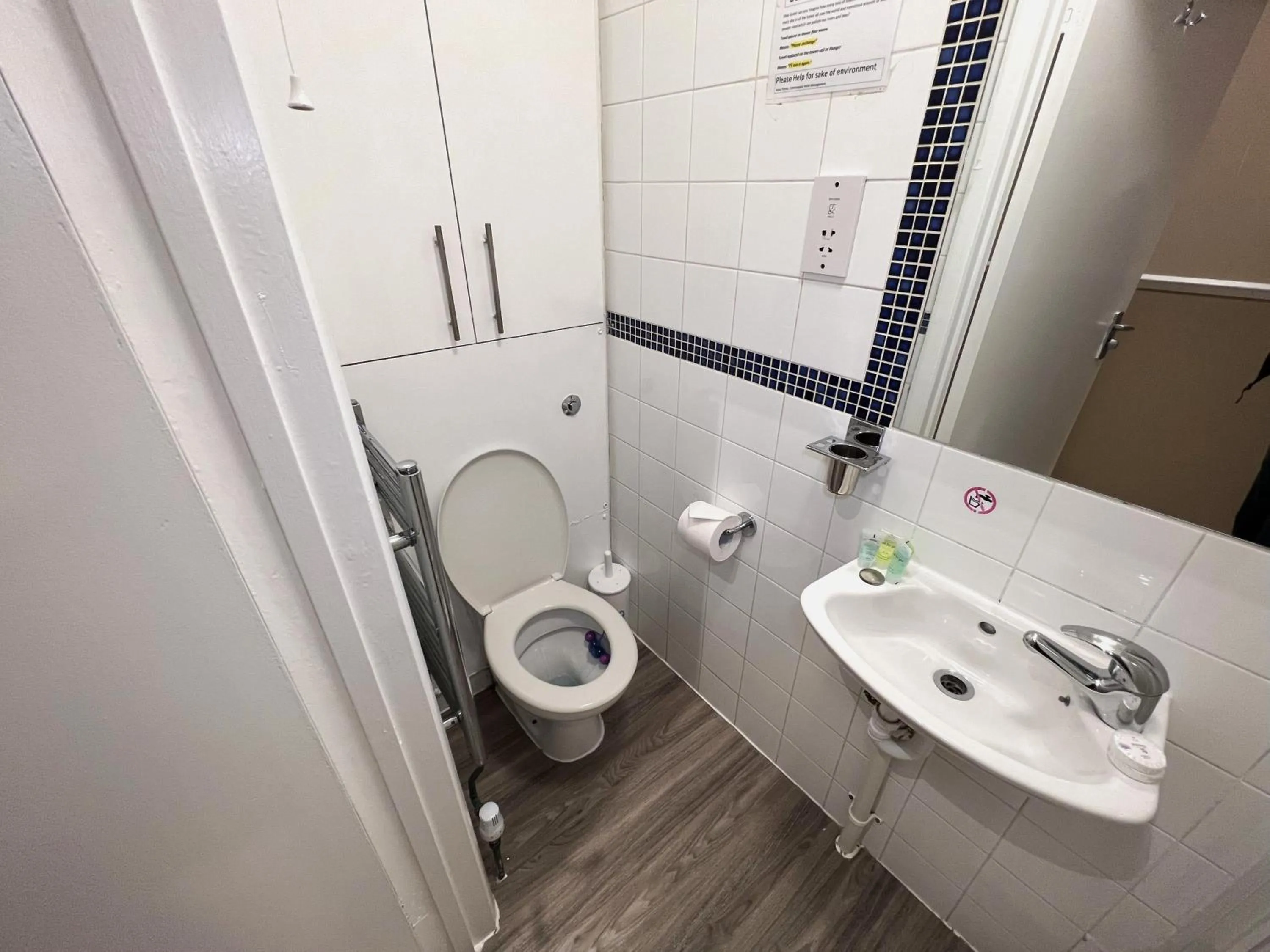 Toilet in The Commongate Hotels