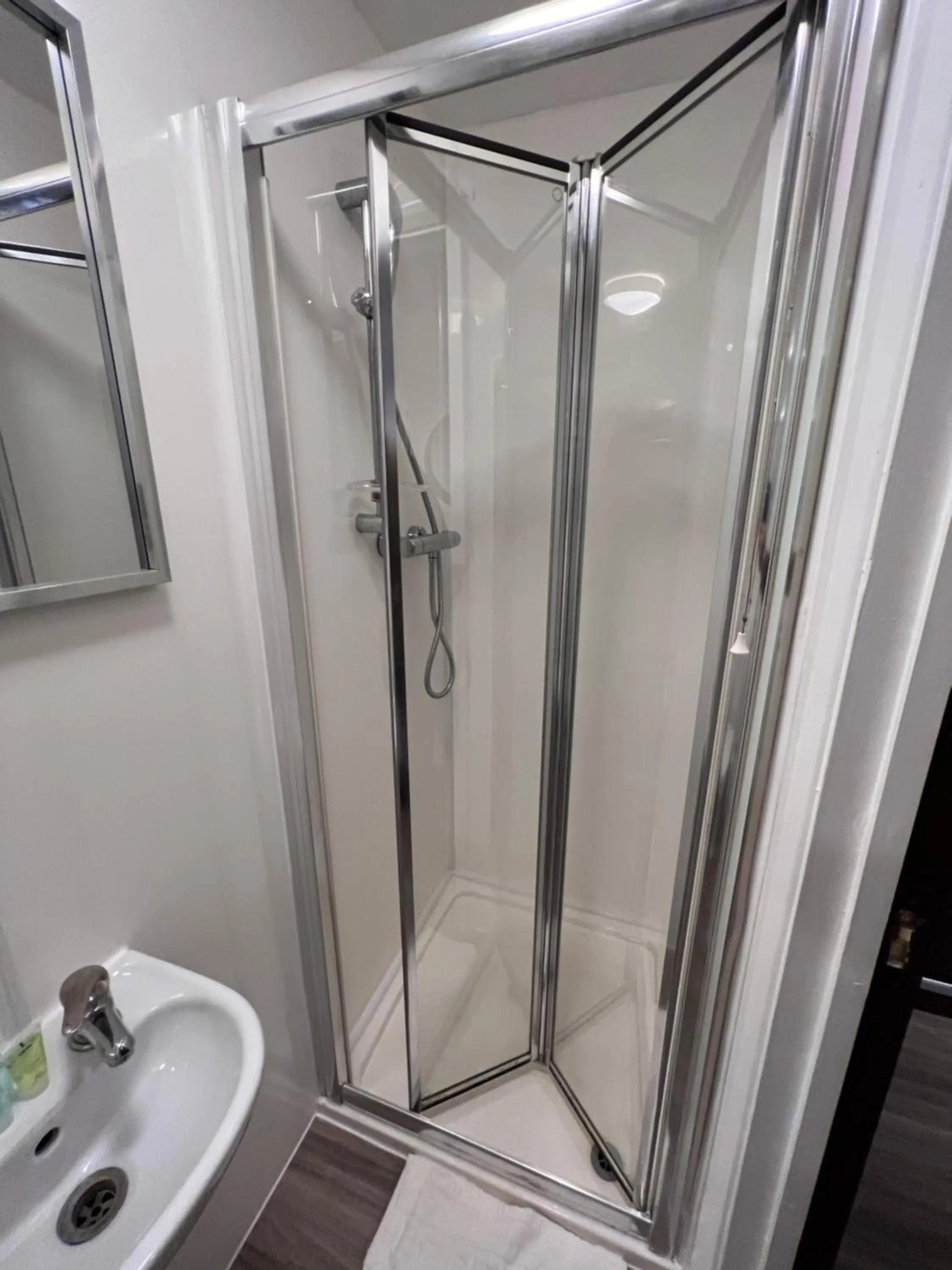 Shower in The Commongate Hotels