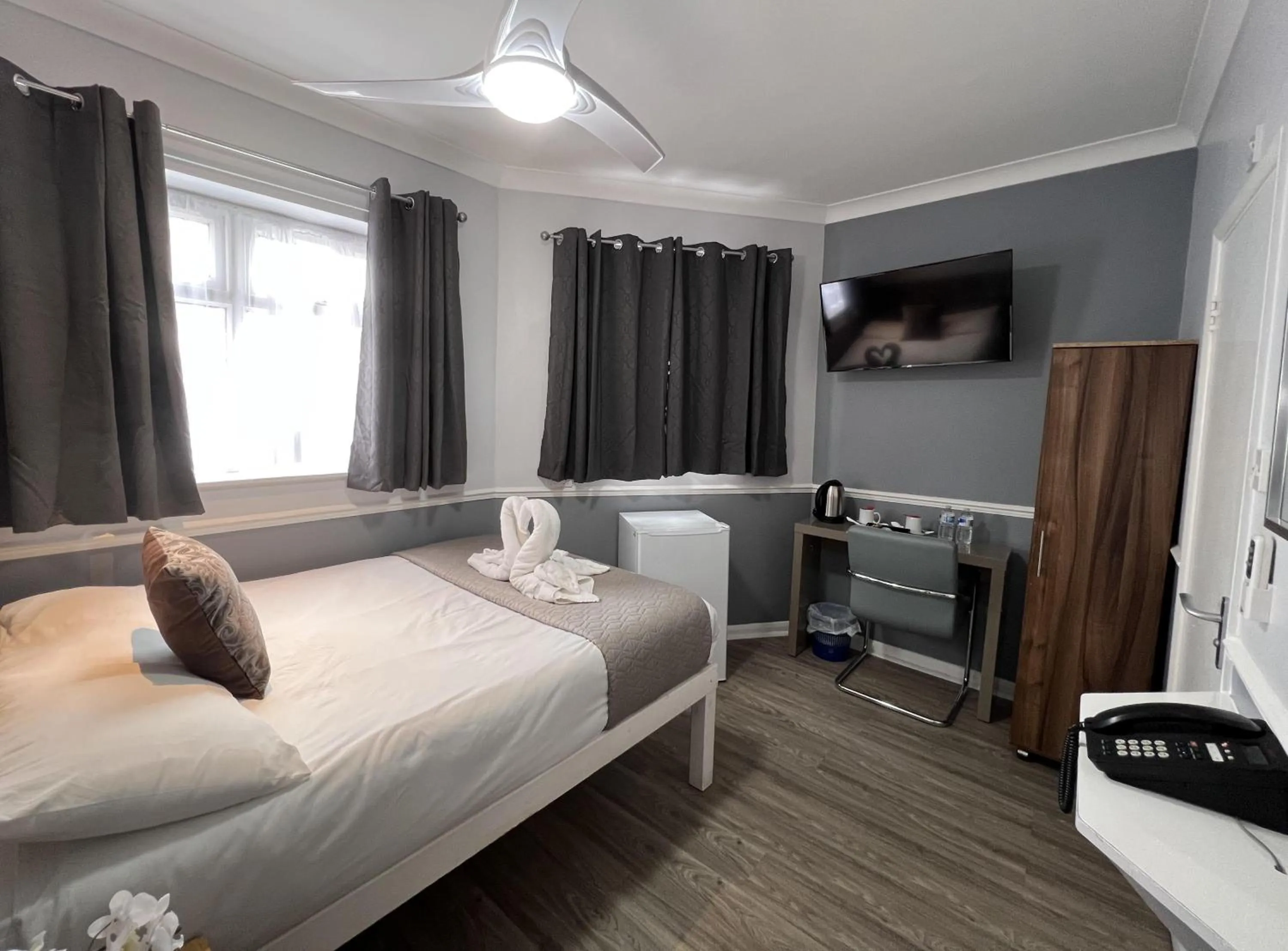 Bed in The Commongate Hotels