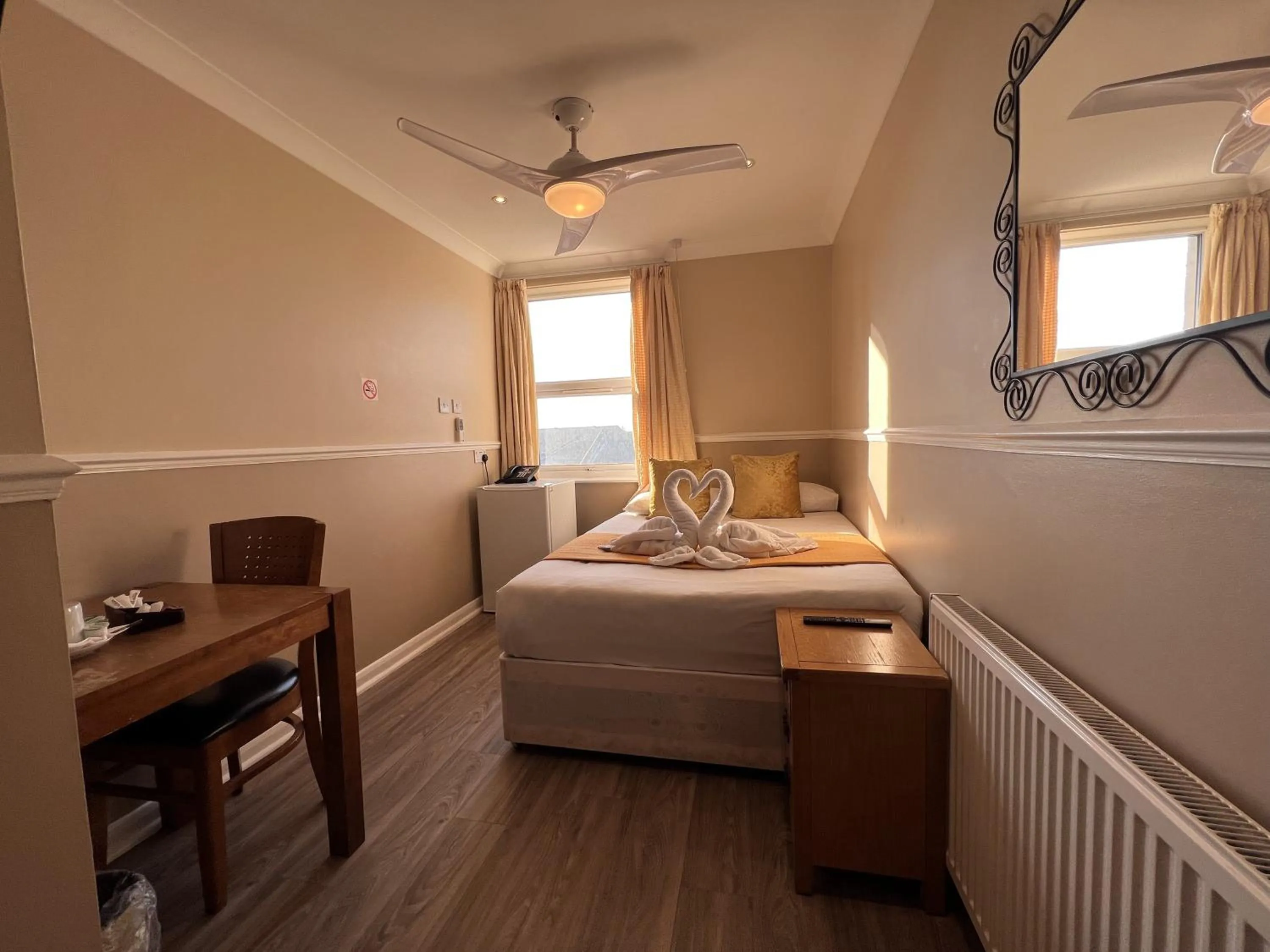 Bed in The Commongate Hotels