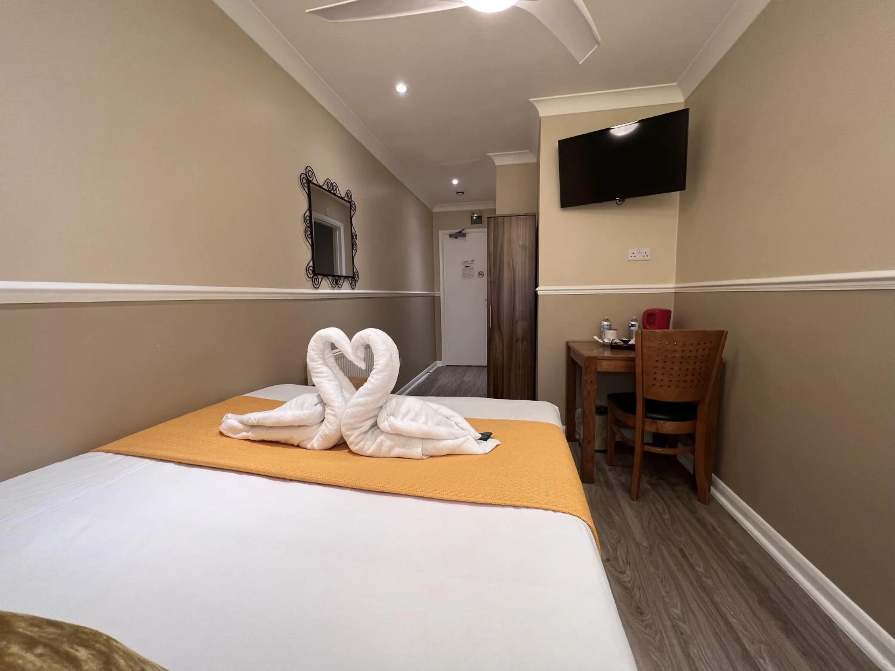 Bed in The Commongate Hotels