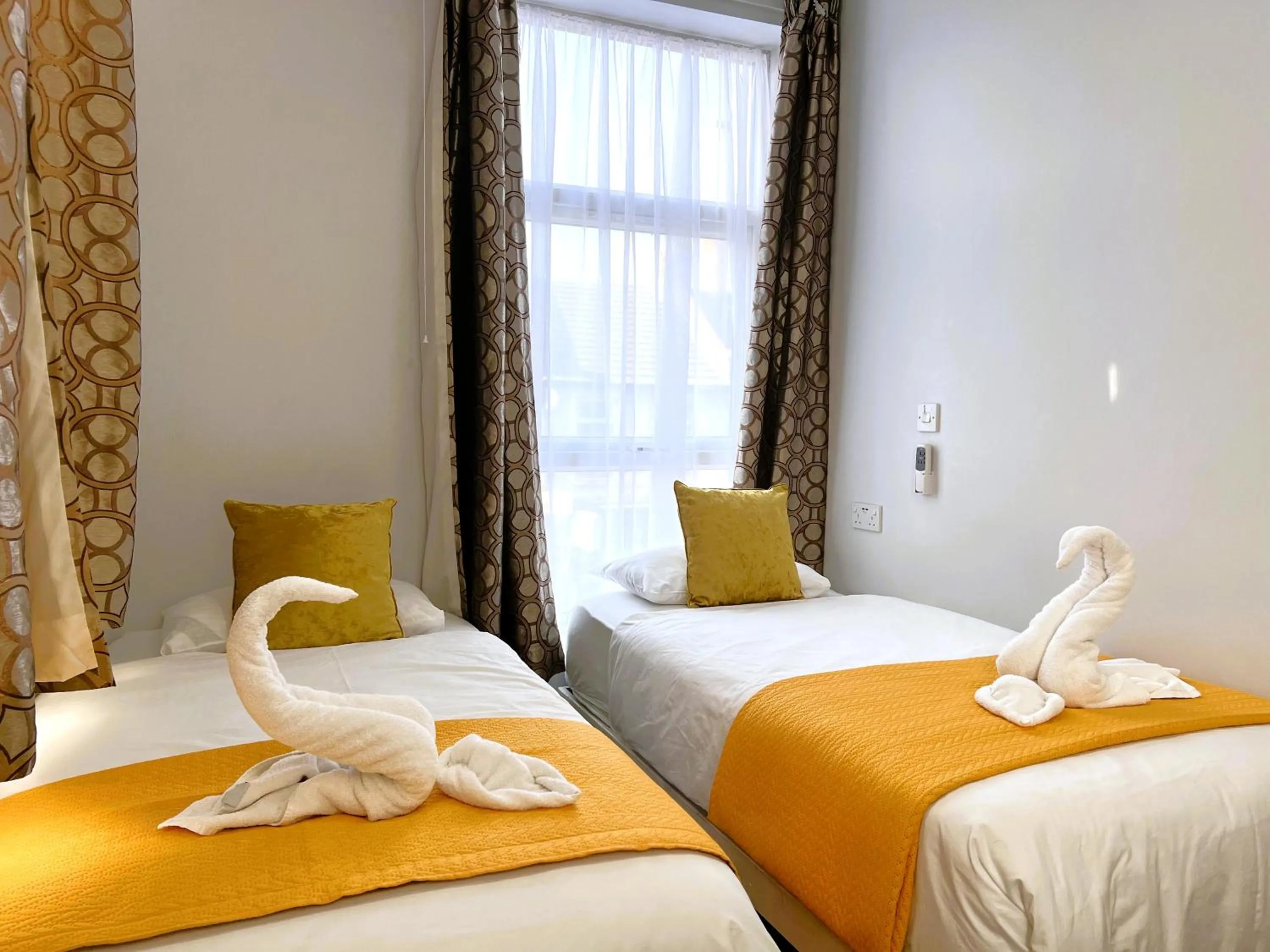 Bed in The Commongate Hotels