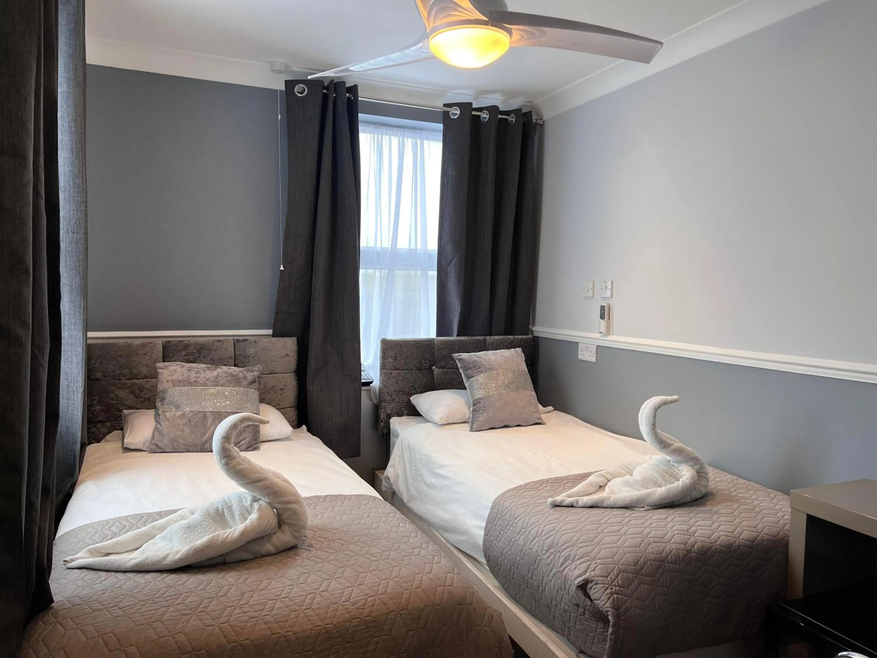 Bed in The Commongate Hotels