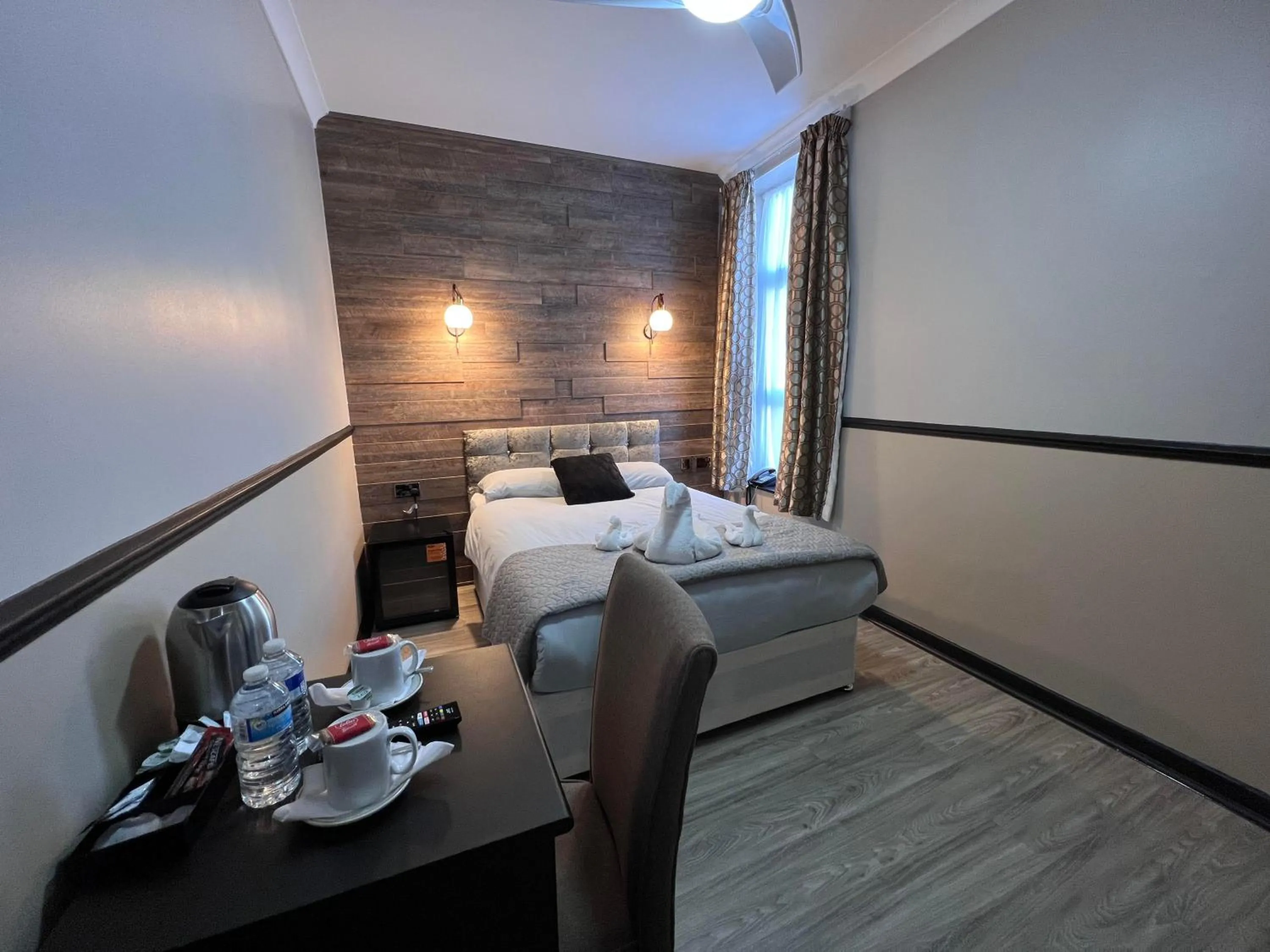 Bed in The Commongate Hotels