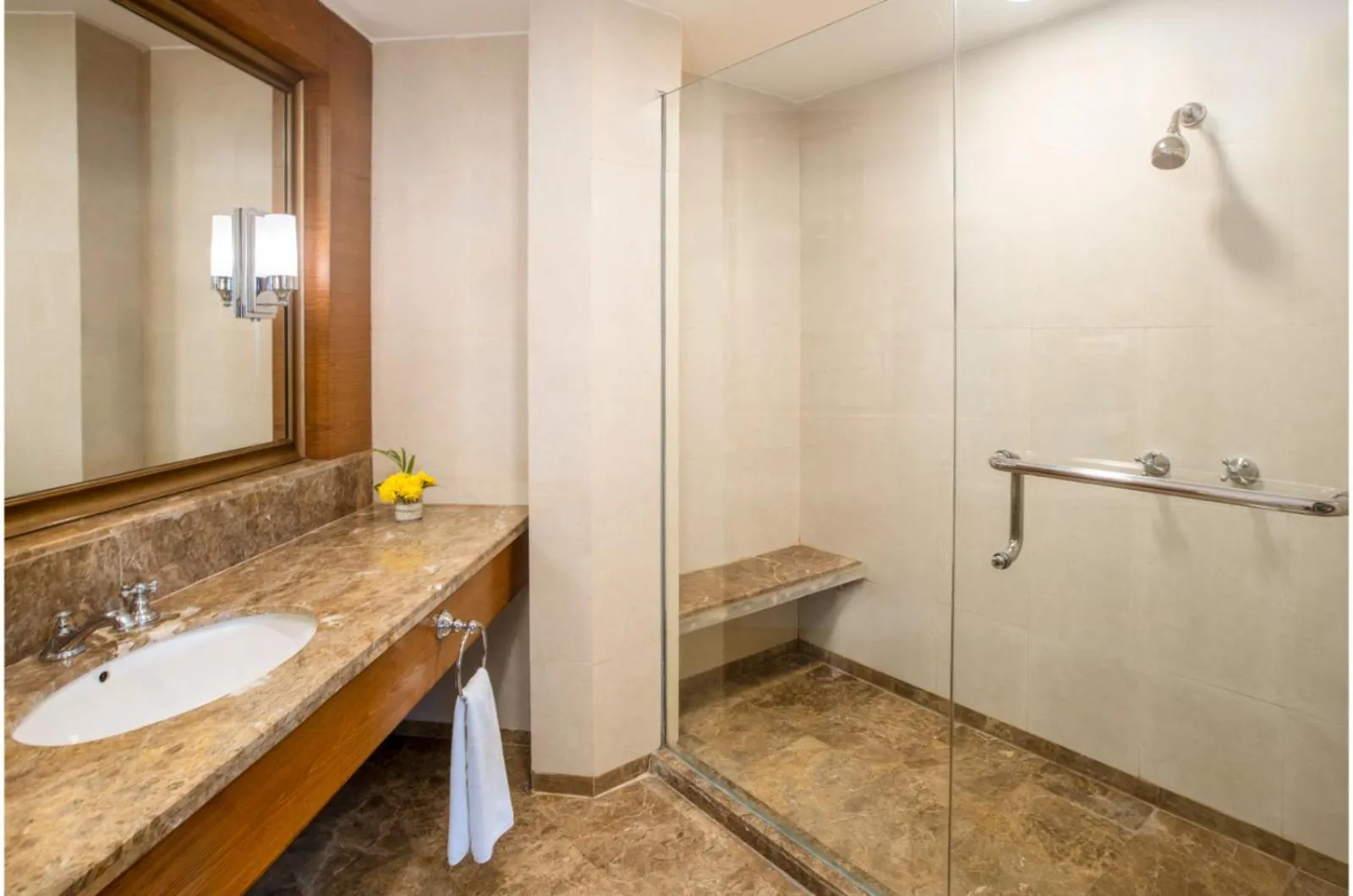 Bathroom in Aryaduta Medan