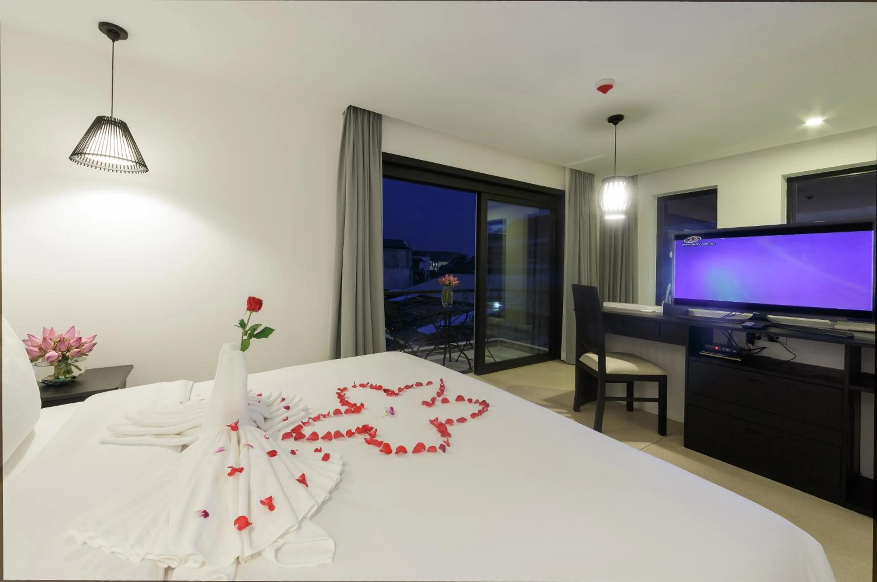 Photo of the whole room, Bed in Aroma Angkor Boutique Hotel