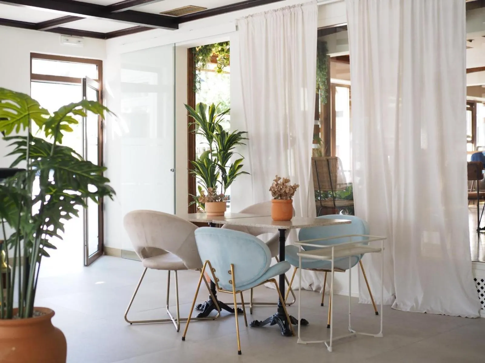 Restaurant/places to eat in Hotel As Hortensias