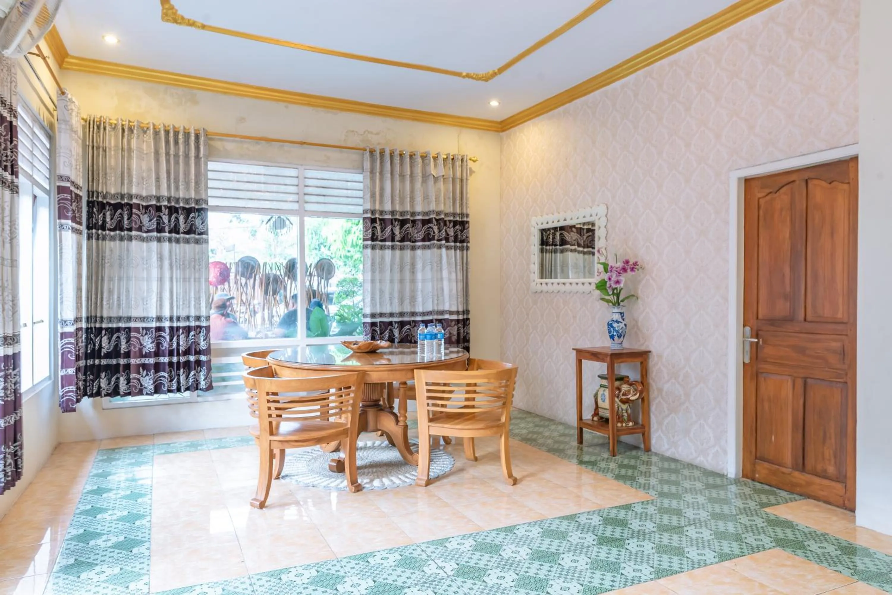 Metro Malioboro Living