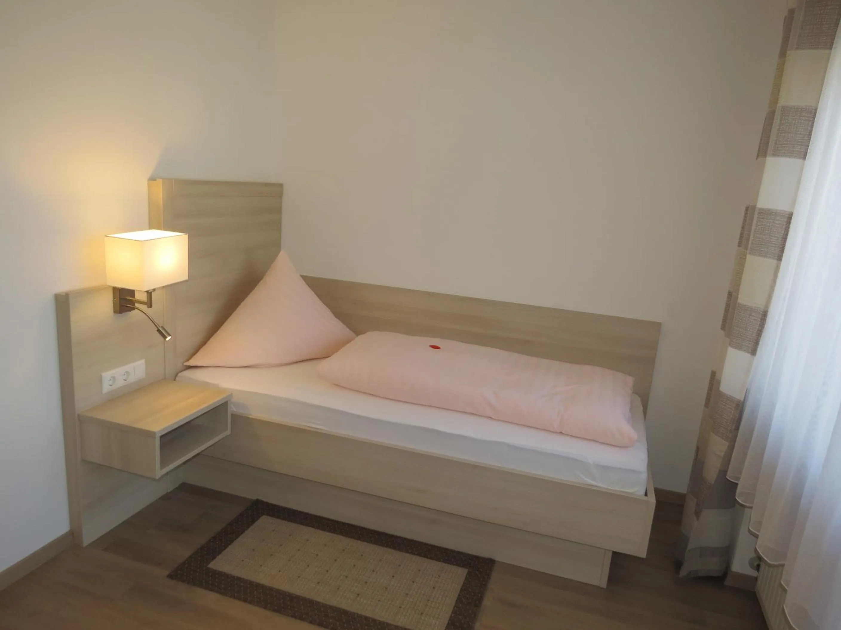 Photo of the whole room, Bed in Büchelsteiner Hof