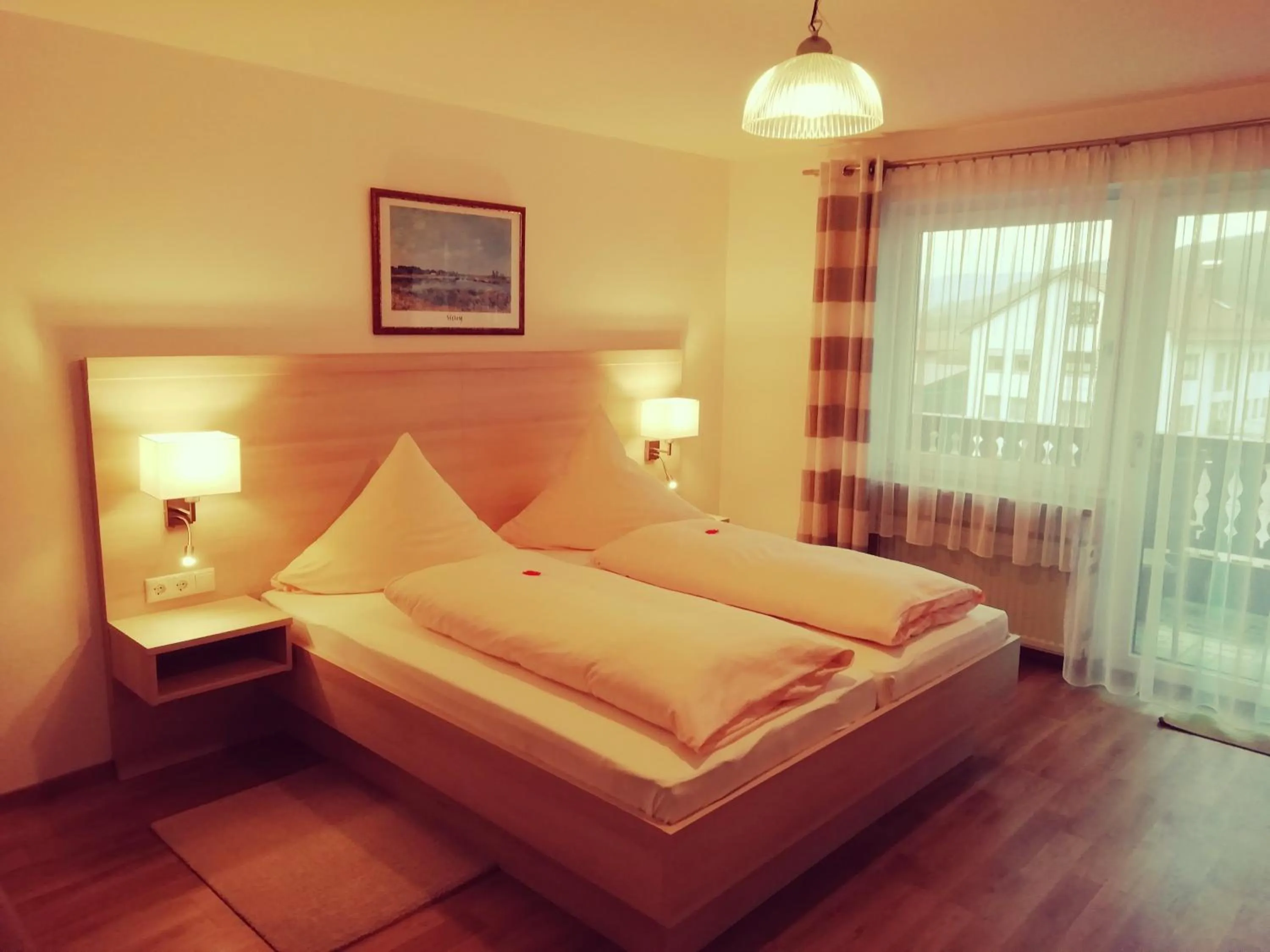 Photo of the whole room, Bed in Büchelsteiner Hof