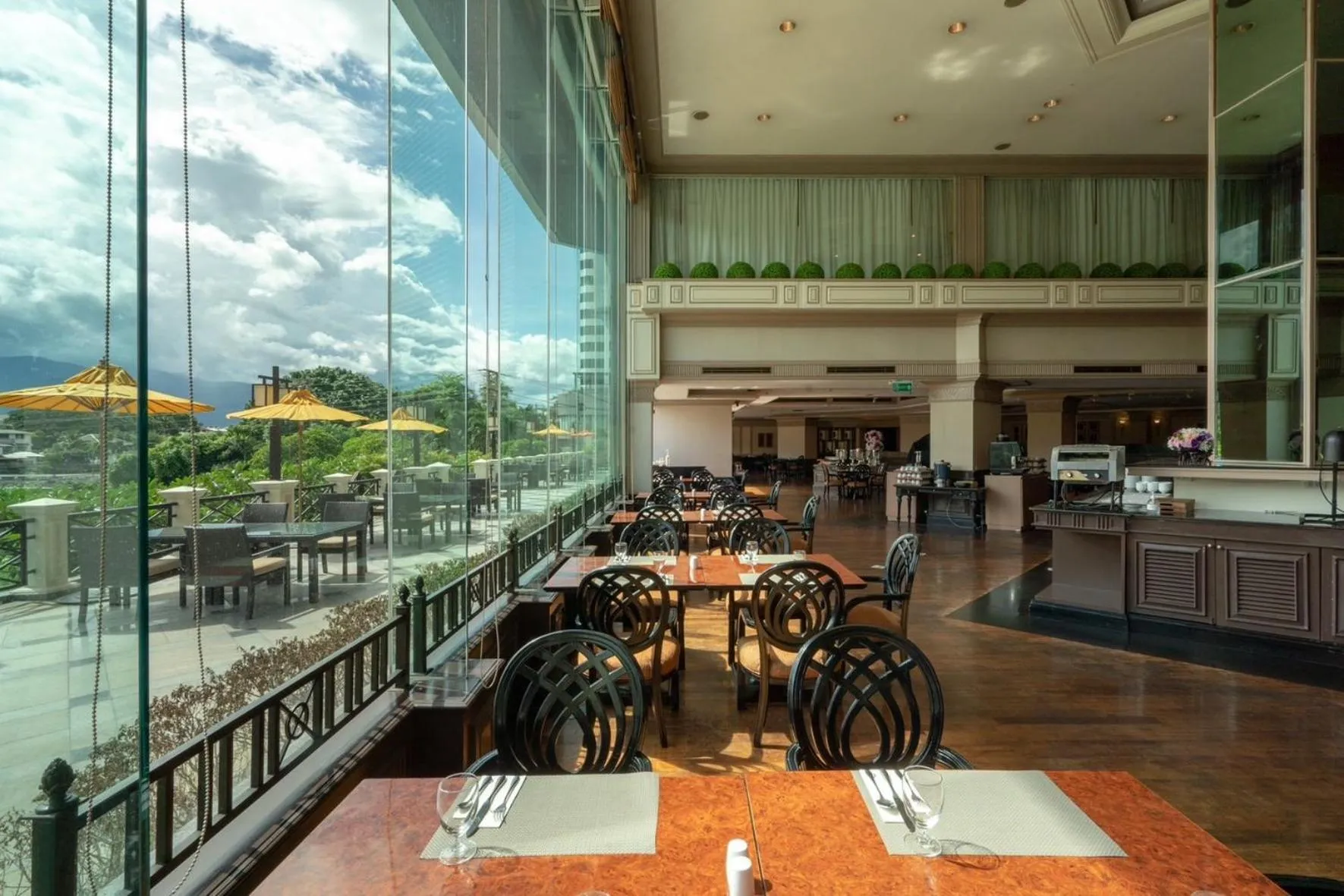 Restaurant/places to eat in Centara Riverside Hotel Chiang Mai