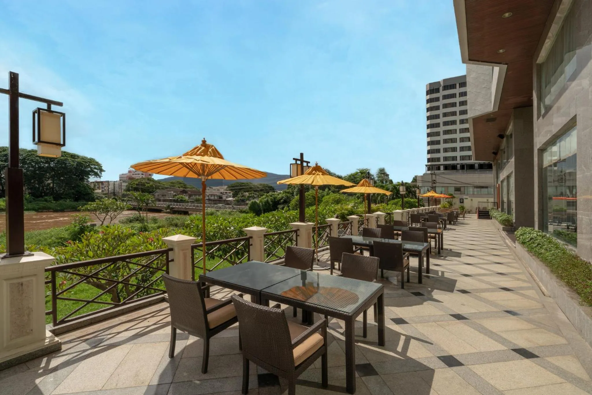 Restaurant/places to eat in Centara Riverside Hotel Chiang Mai