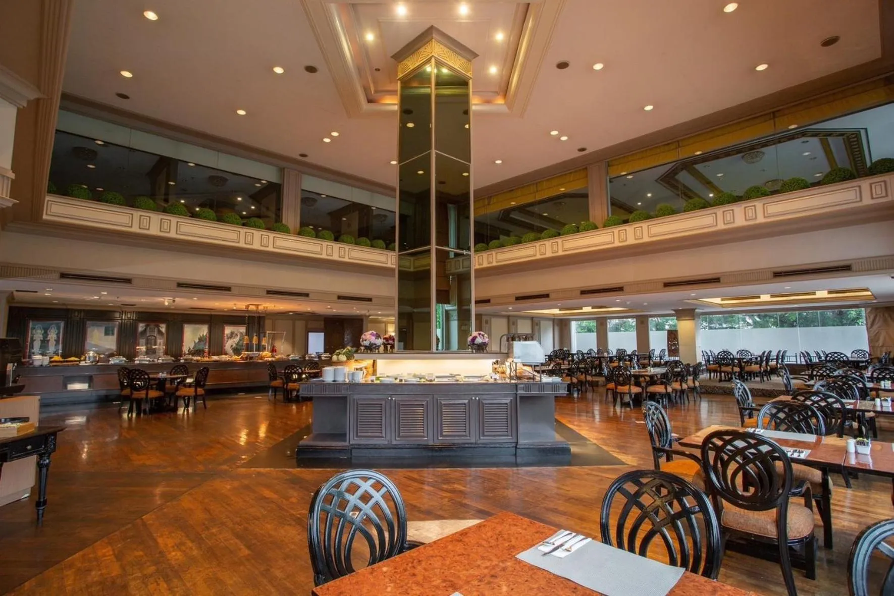 Restaurant/places to eat in Centara Riverside Hotel Chiang Mai