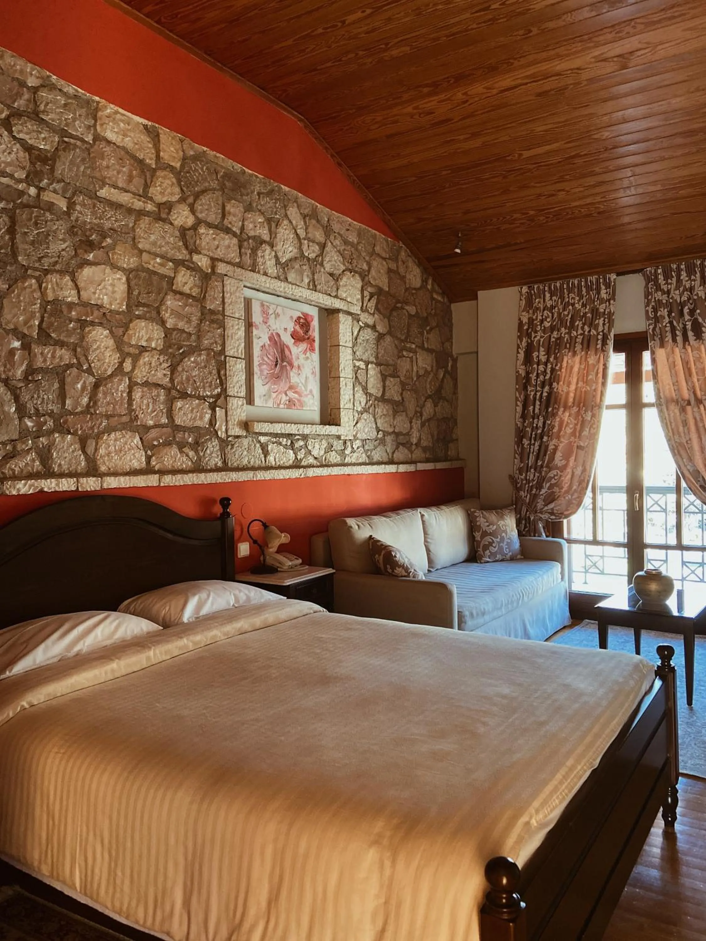 Bed in Hotel Kynaitha