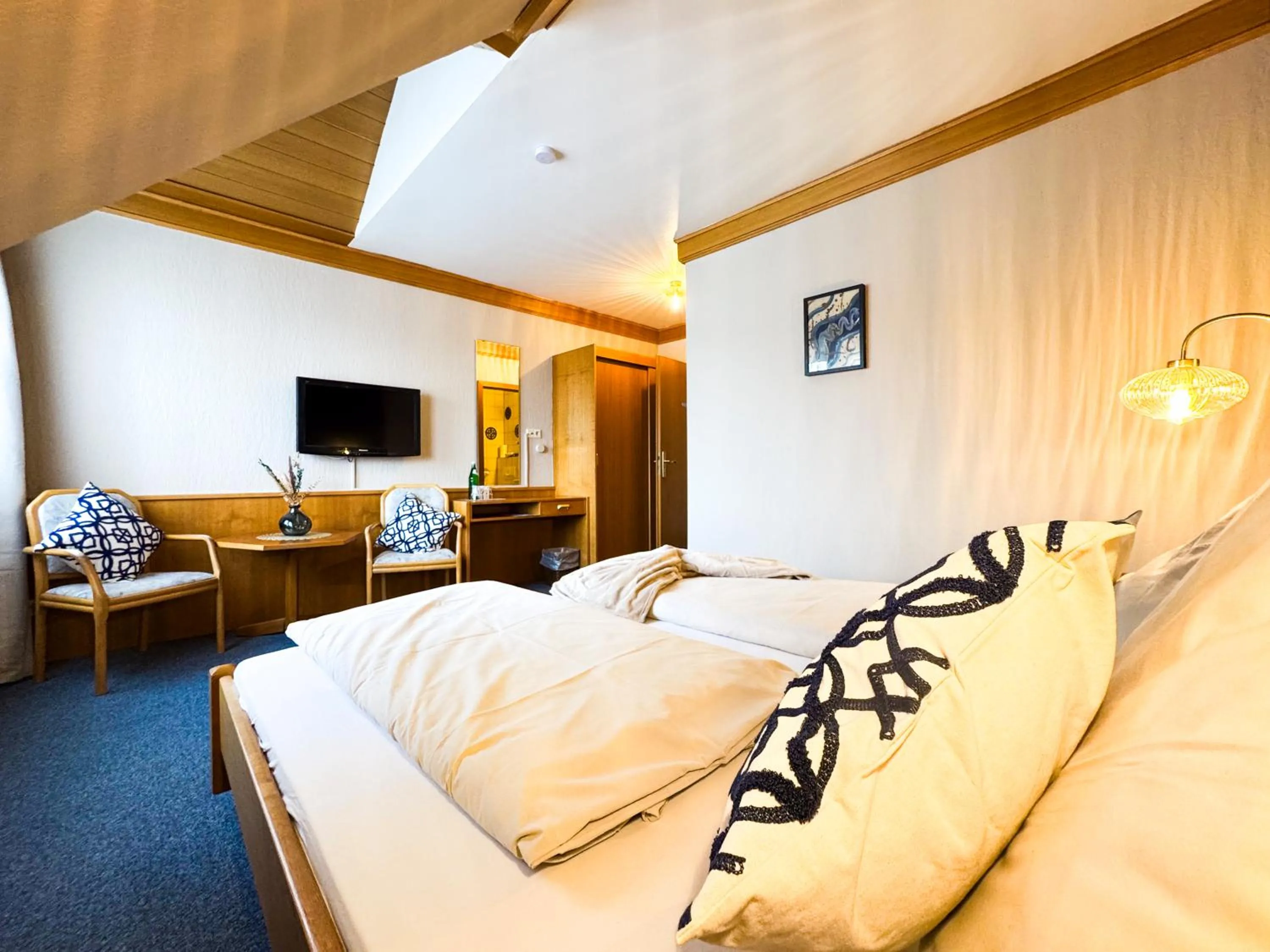 Bedroom, Bed in Hotel Gülser Weinstube