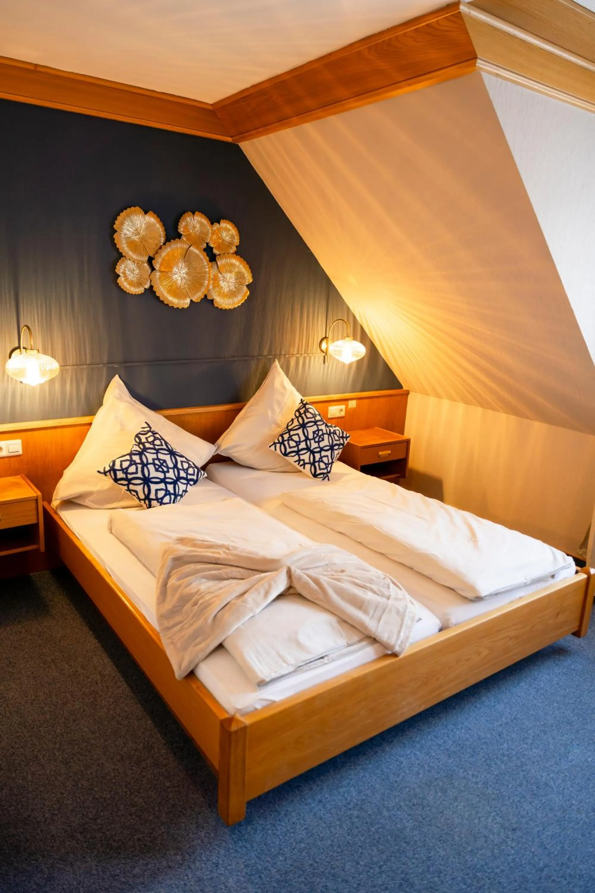 Bedroom, Bed in Hotel Gülser Weinstube