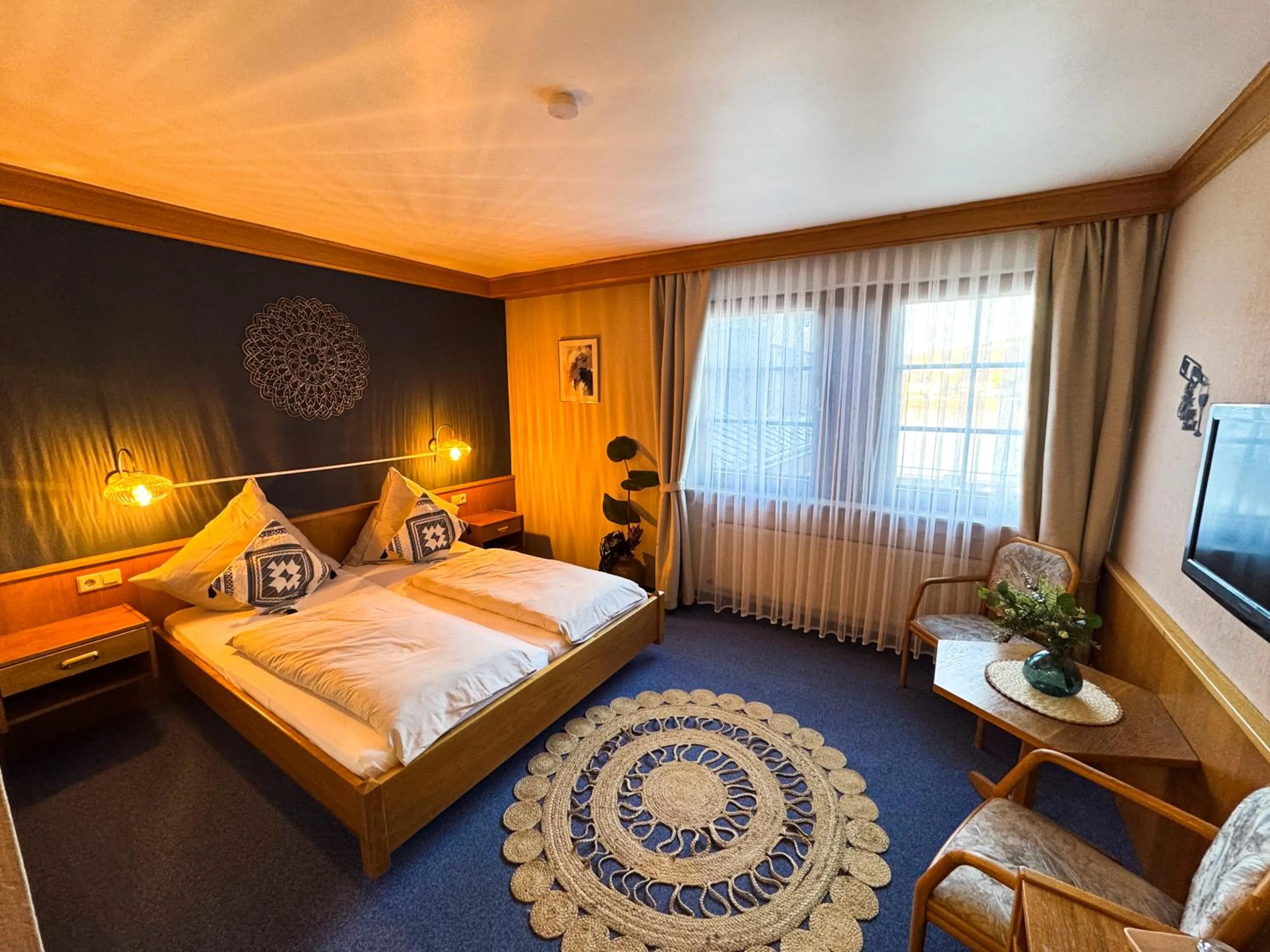 Bedroom, Bed in Hotel Gülser Weinstube