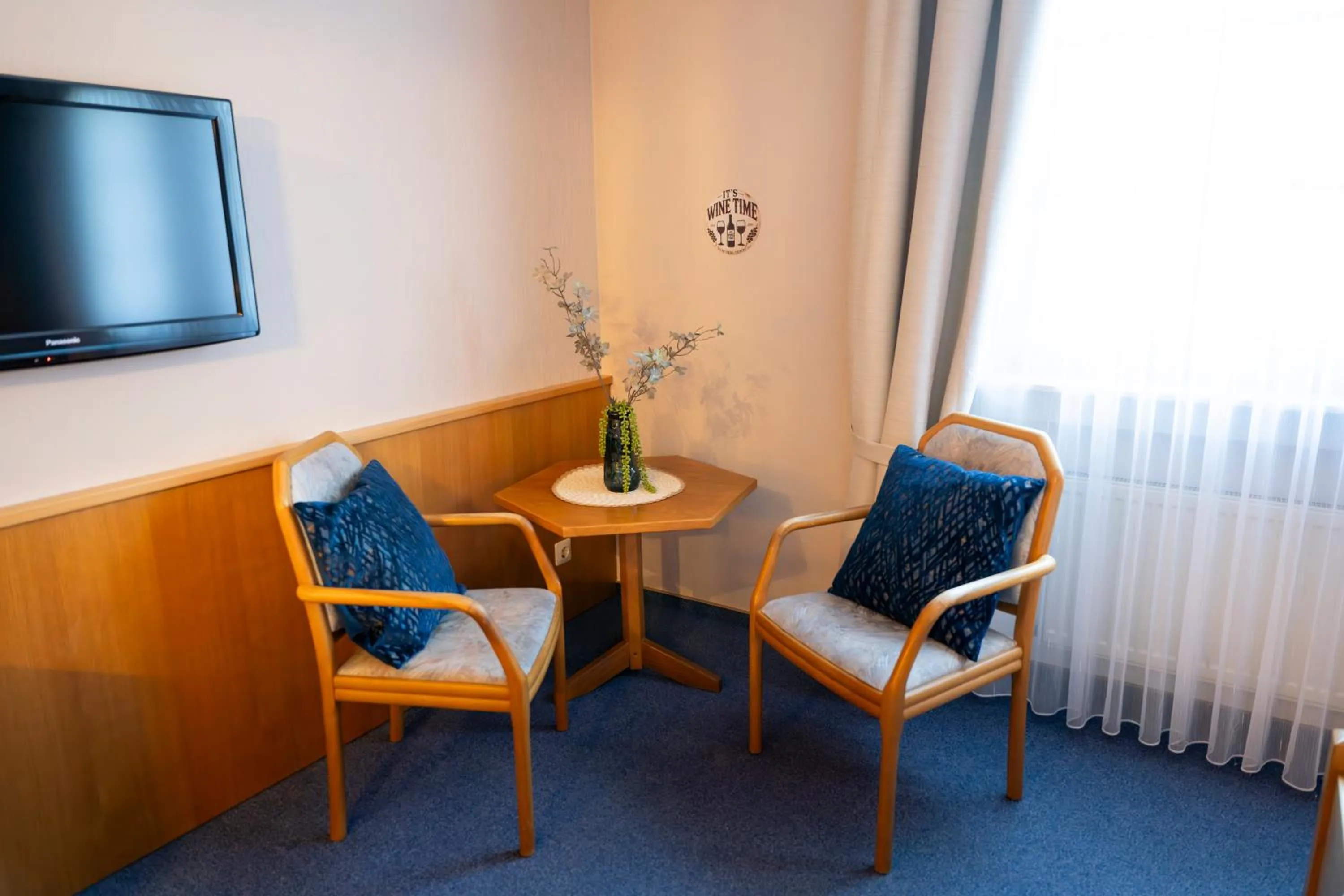 Bedroom in Hotel Gülser Weinstube