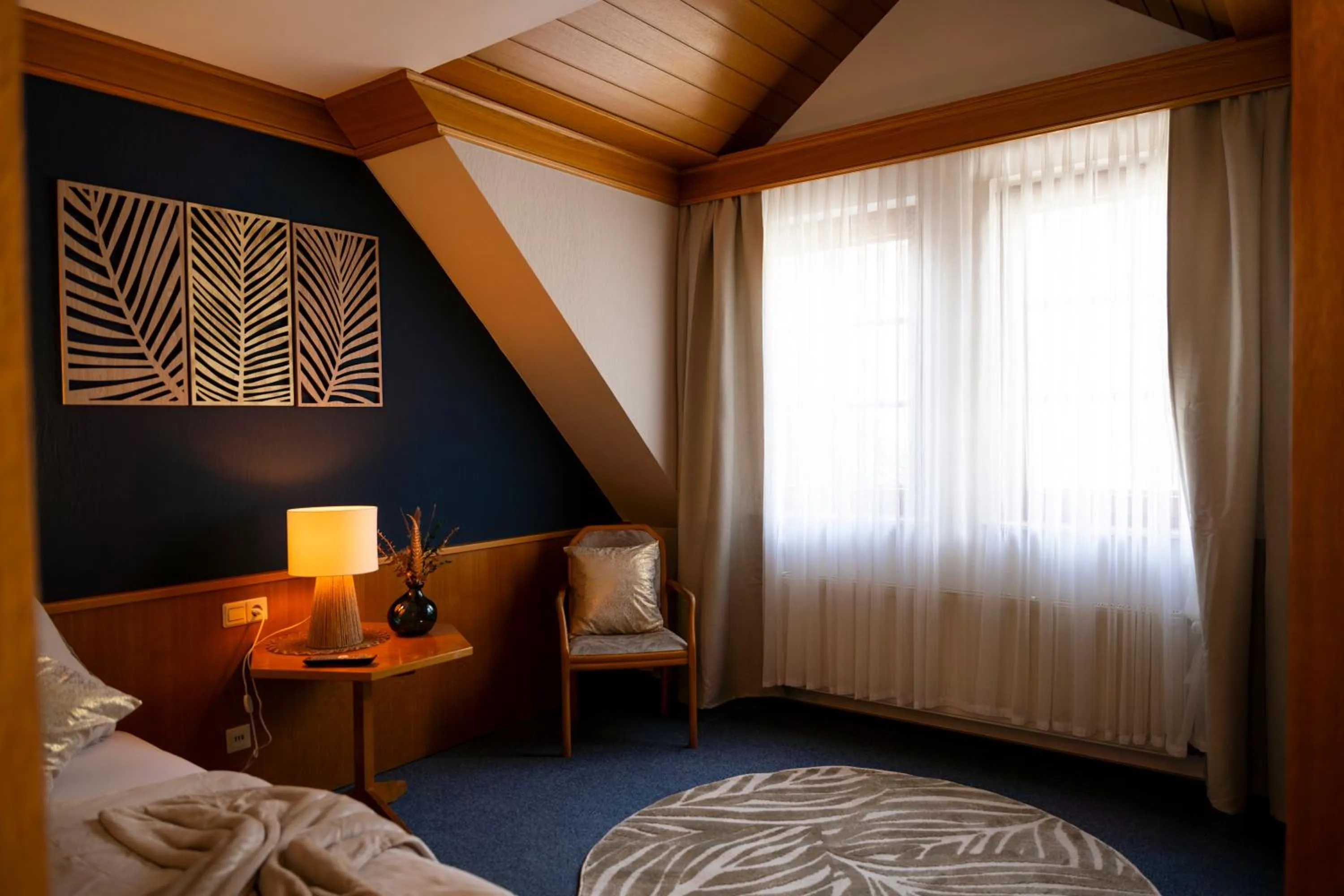 Bedroom, Bed in Hotel Gülser Weinstube