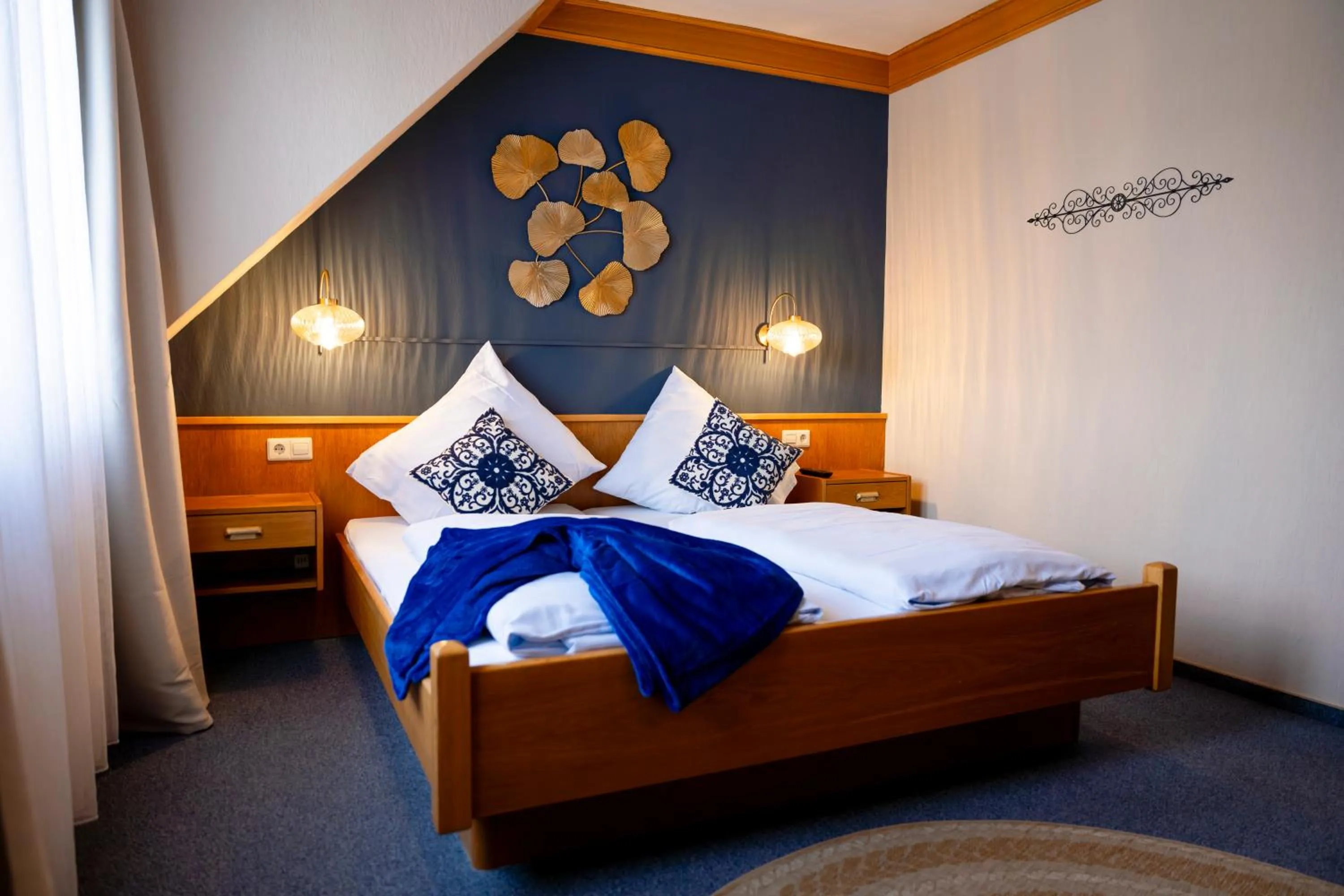 Bedroom, Bed in Hotel Gülser Weinstube