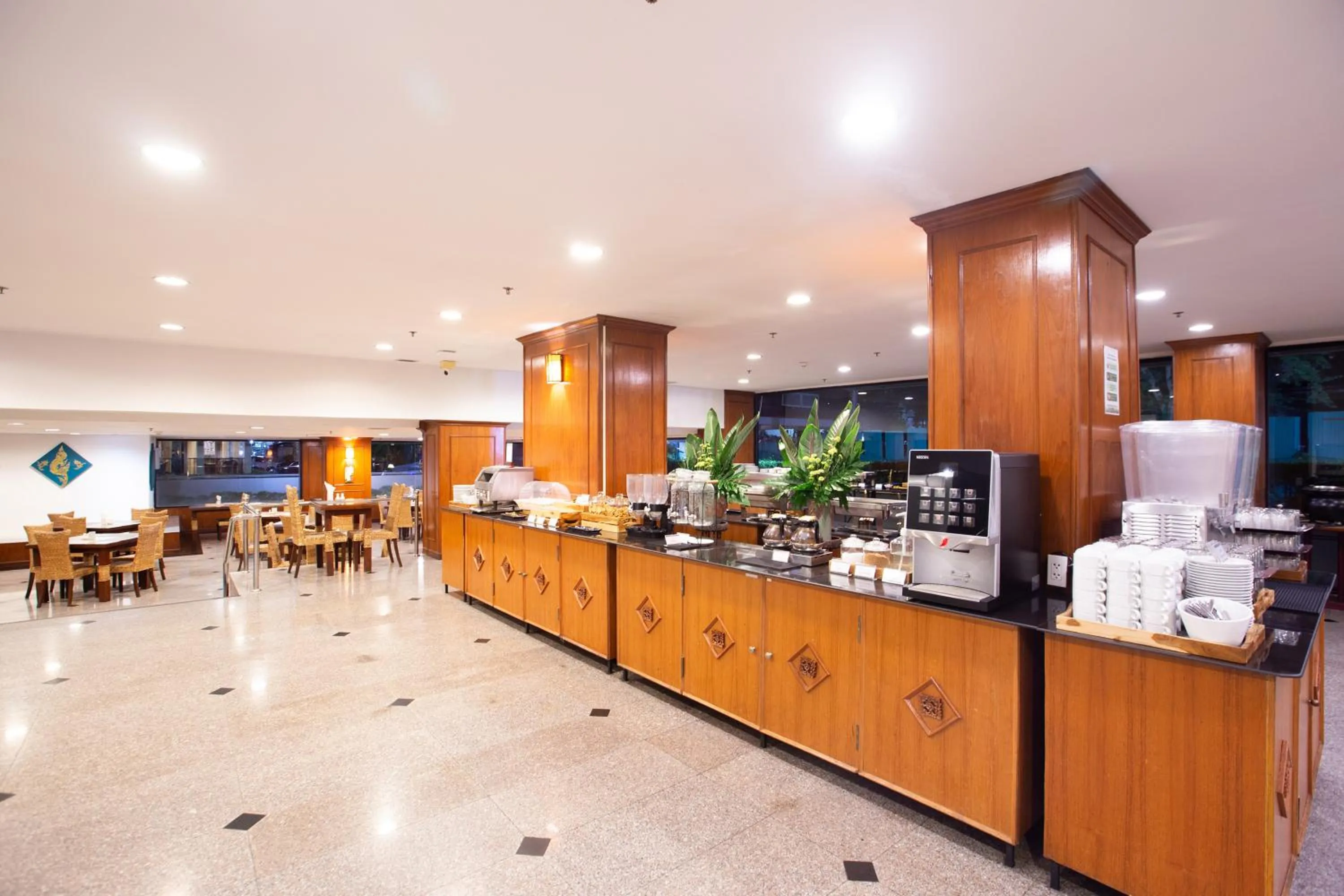 Restaurant/places to eat in CH Hotel