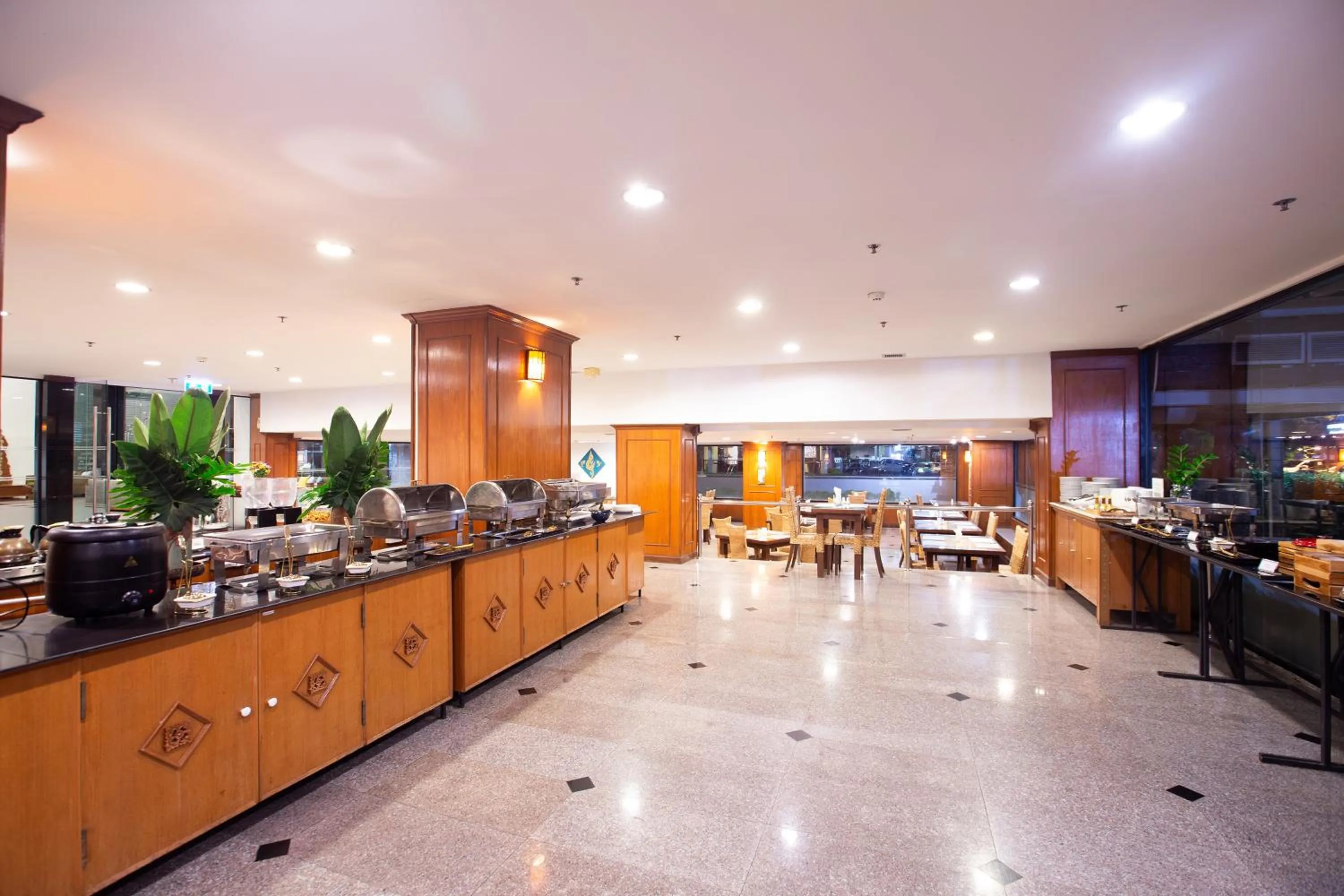 Restaurant/places to eat in CH Hotel