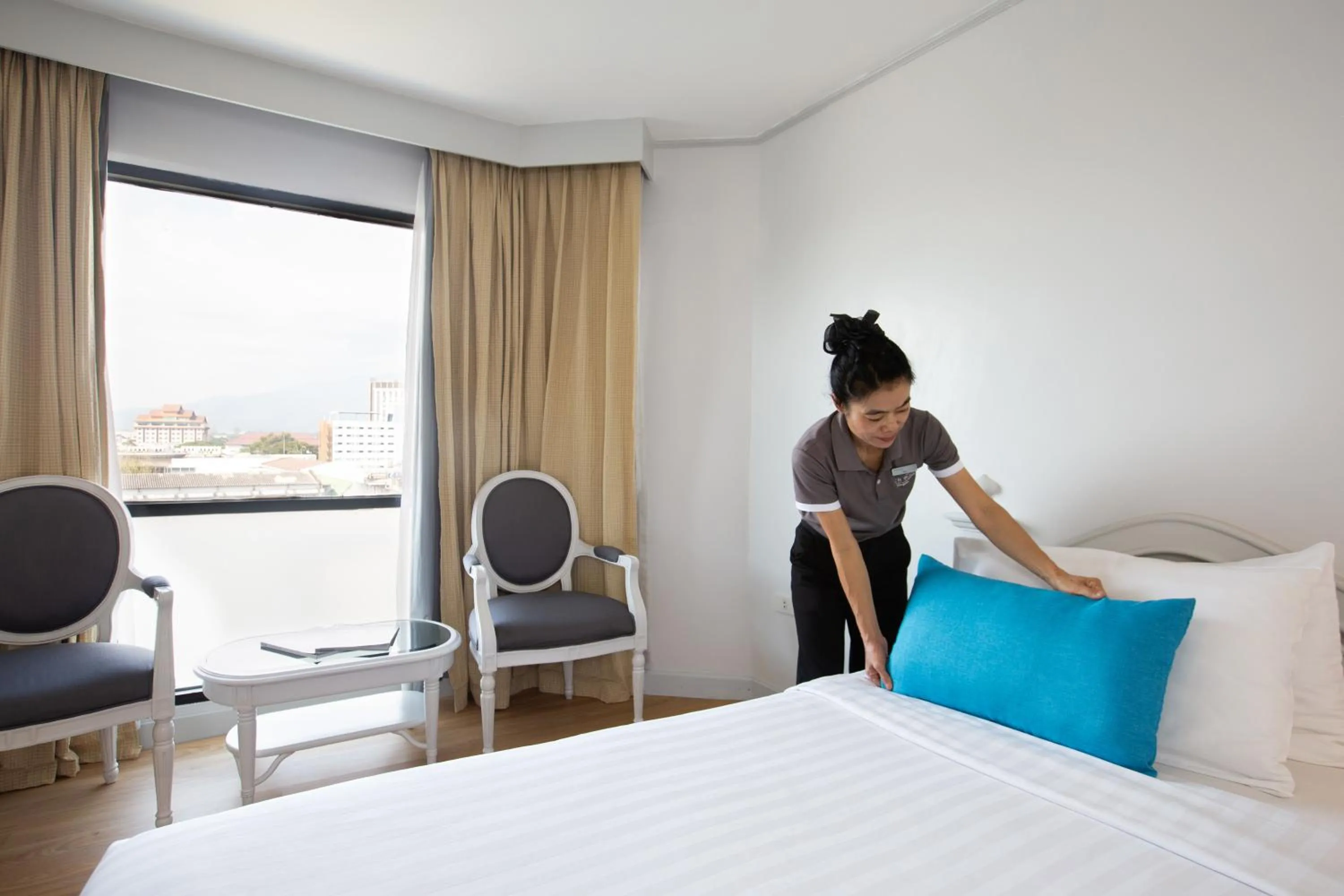 room service, Bed in CH Hotel