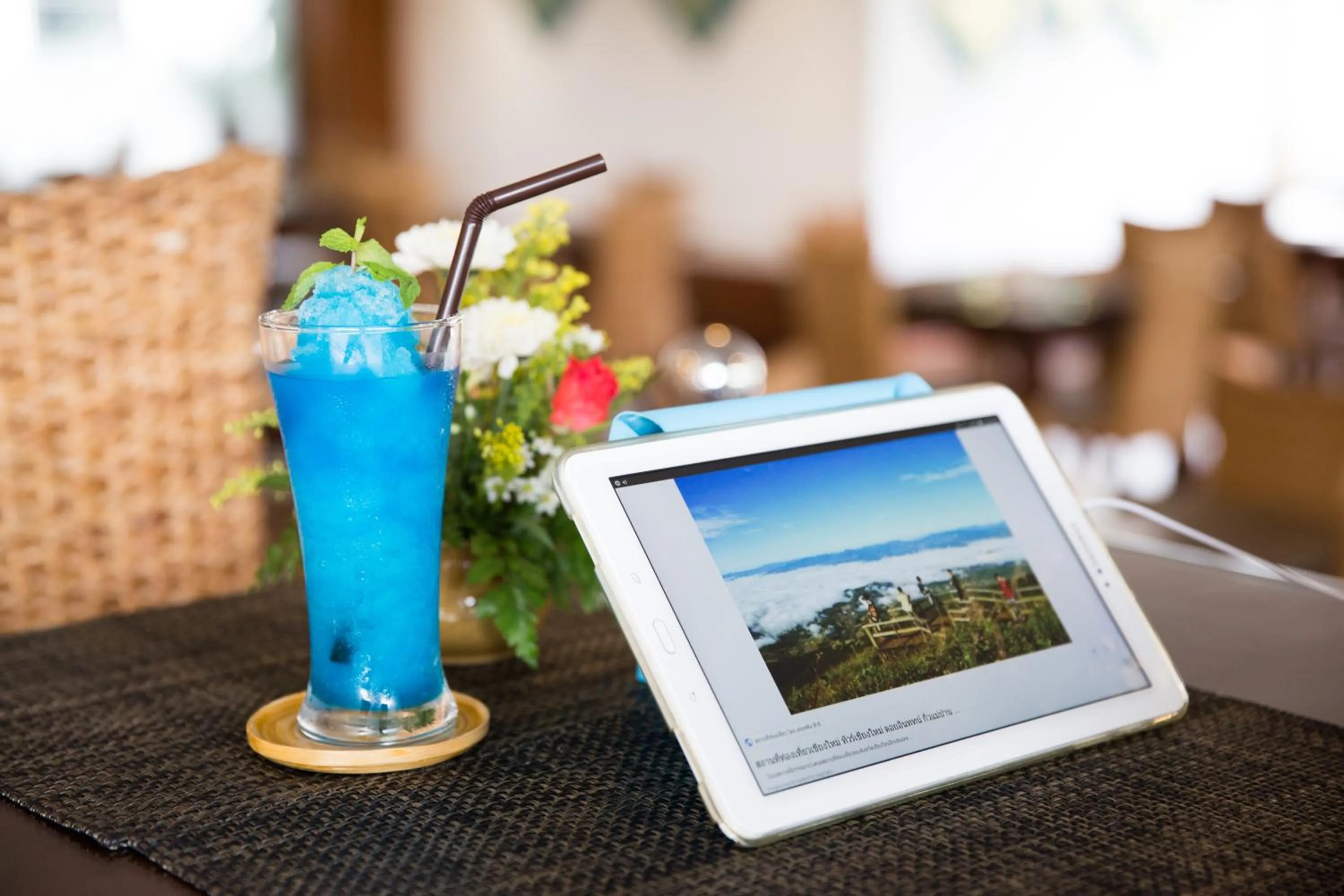 Restaurant/places to eat in CH Hotel