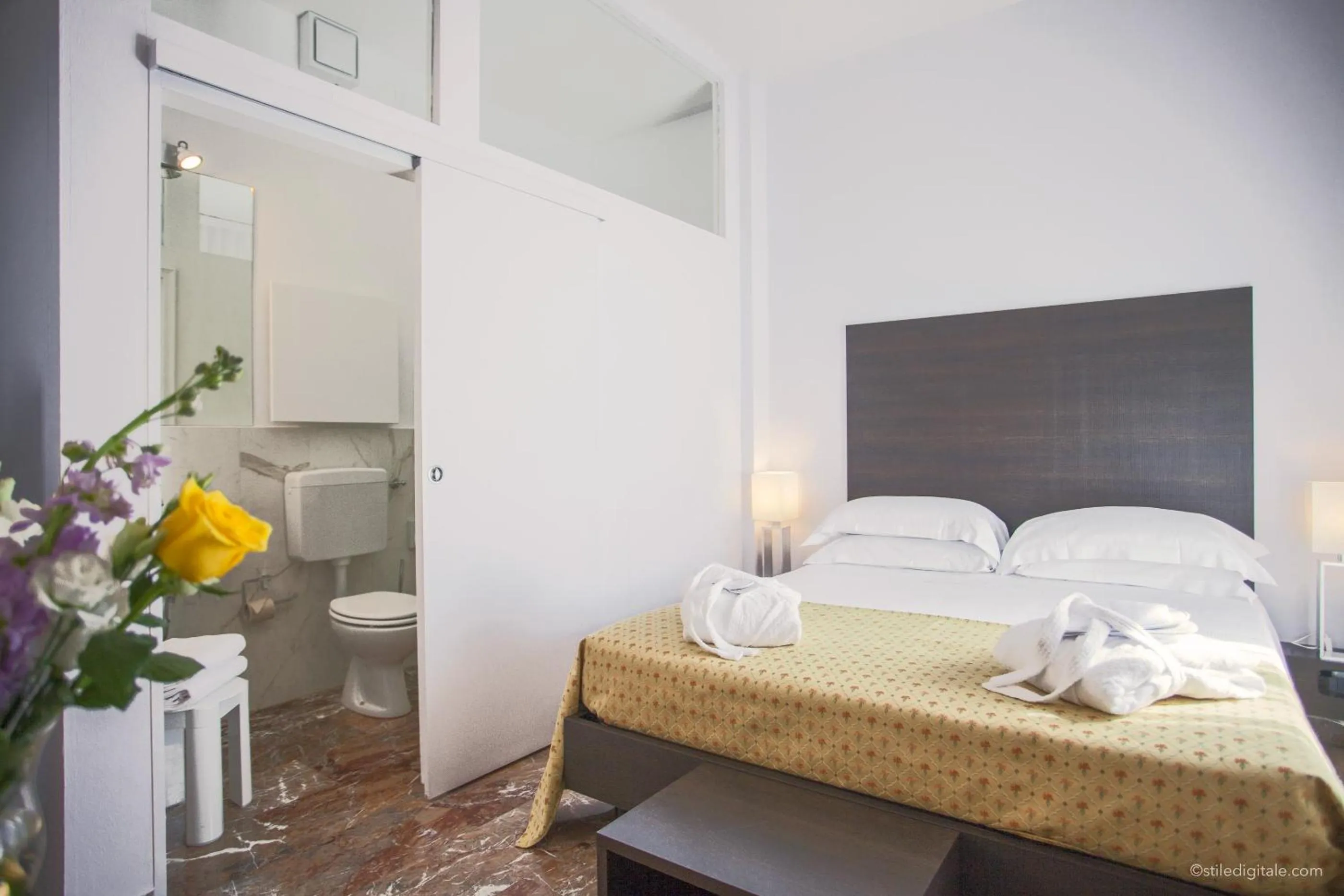 Bathroom, Bed in Boutique Hotel Liberty 1904