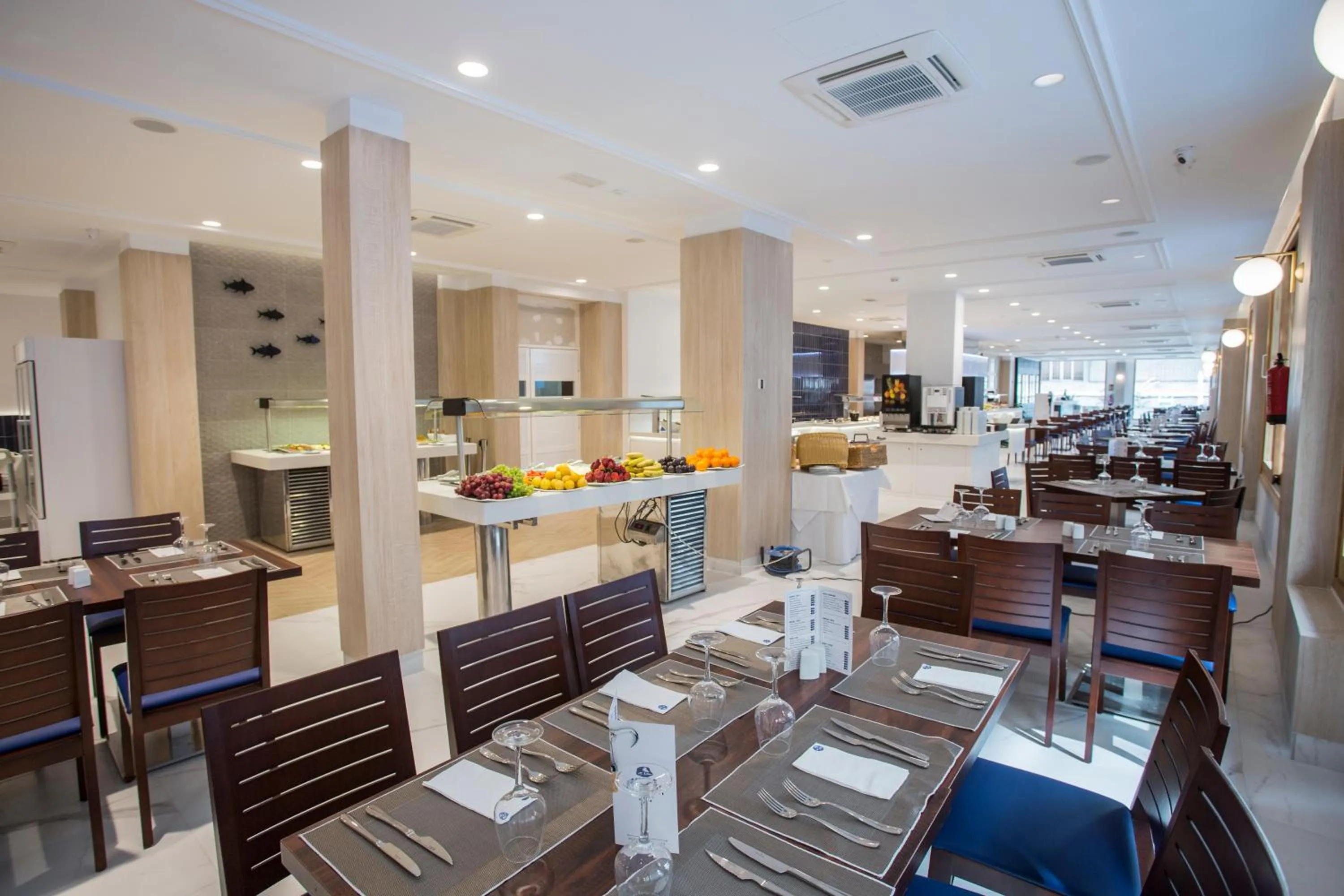 Restaurant/places to eat in Hotel Voramar