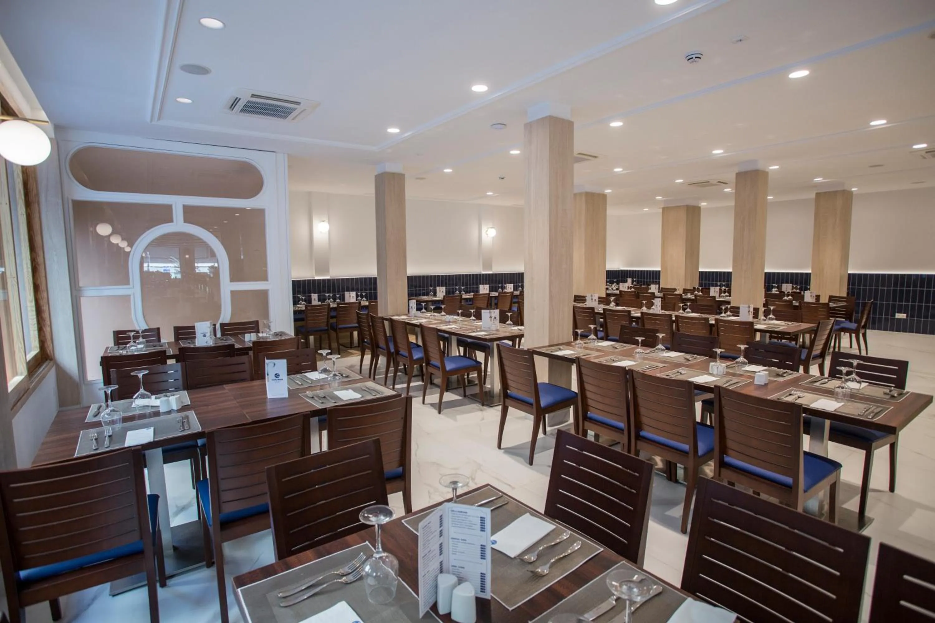 Restaurant/places to eat in Hotel Voramar