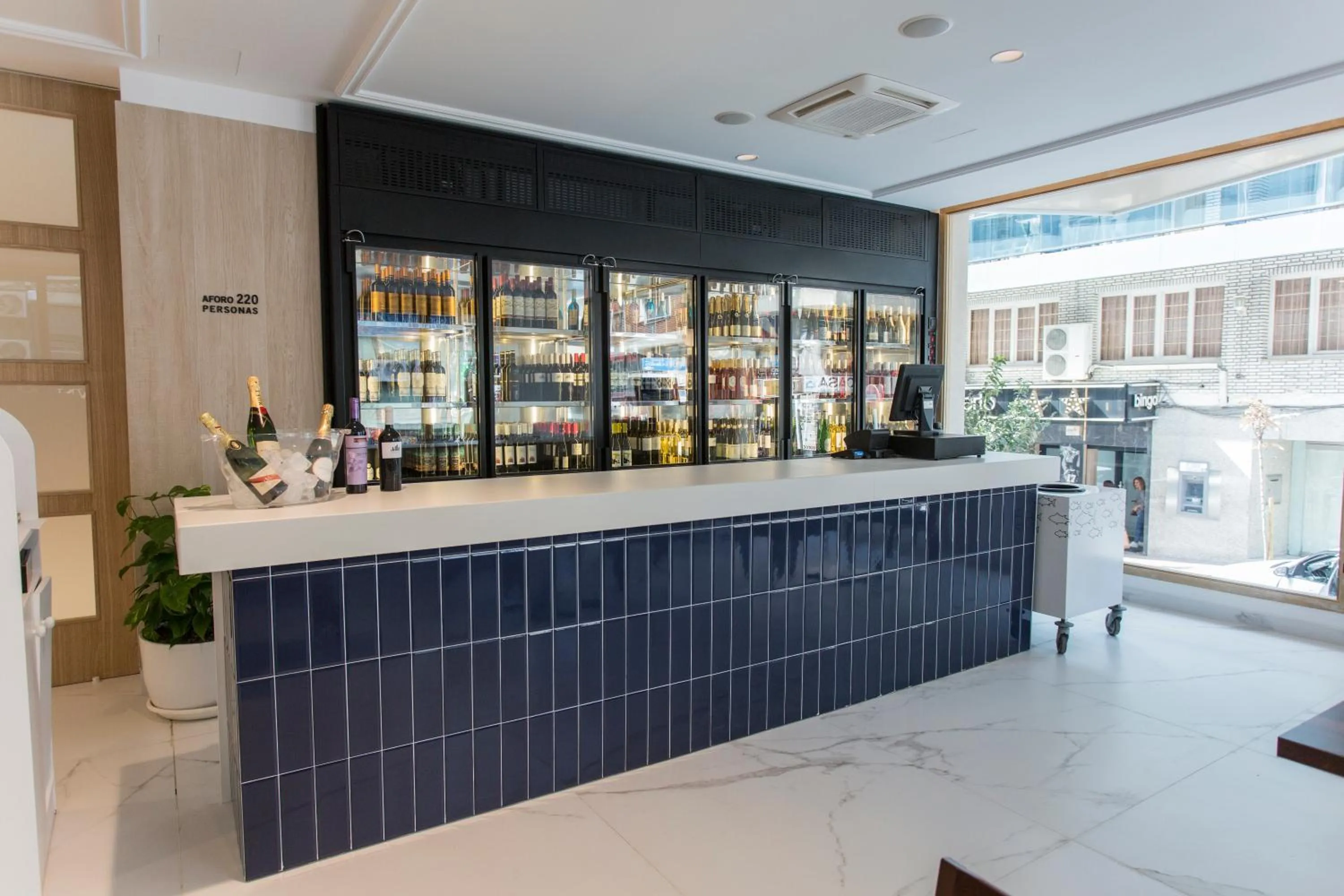 Restaurant/places to eat in Hotel Voramar