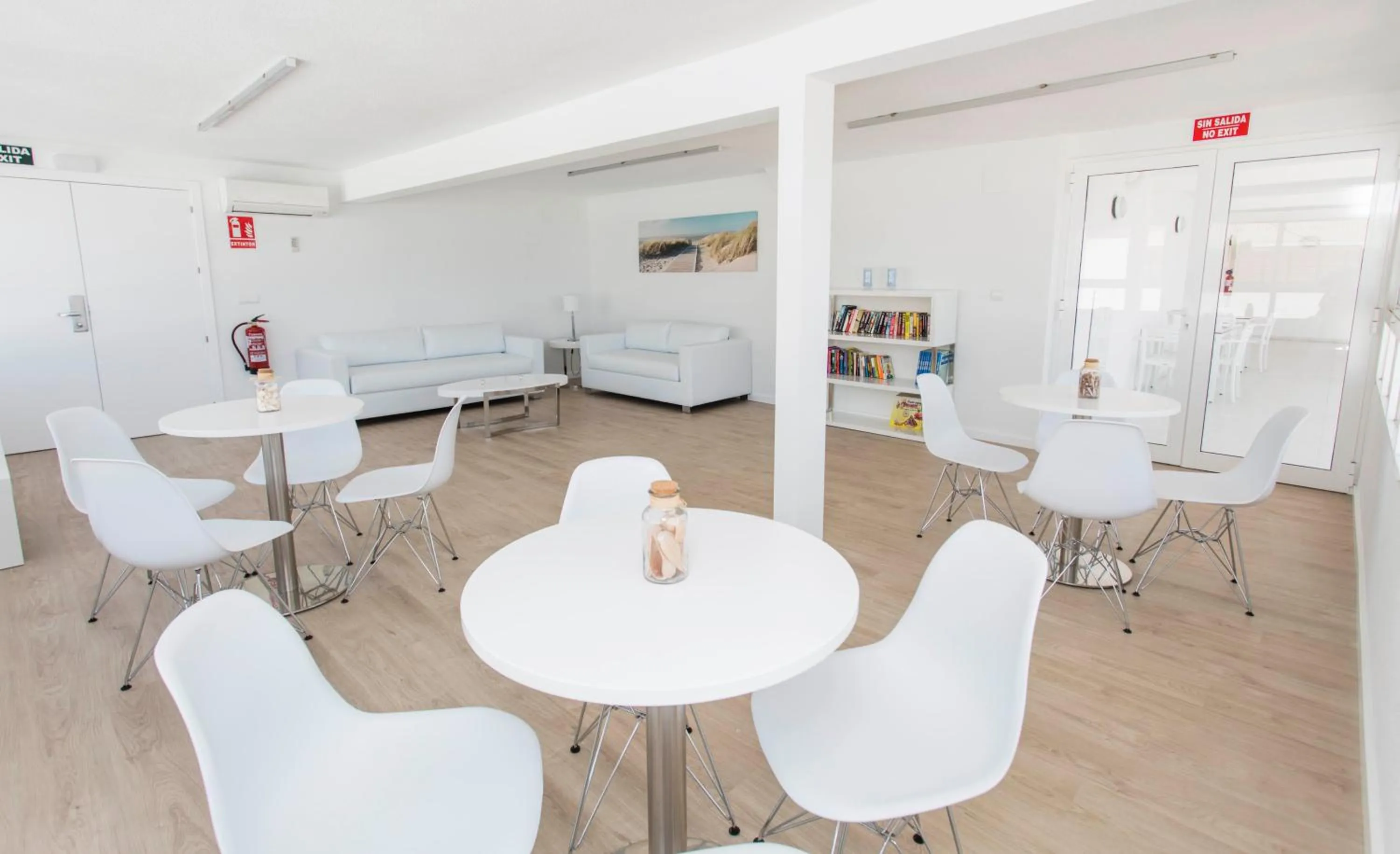 Communal lounge/ TV room in Hotel Voramar