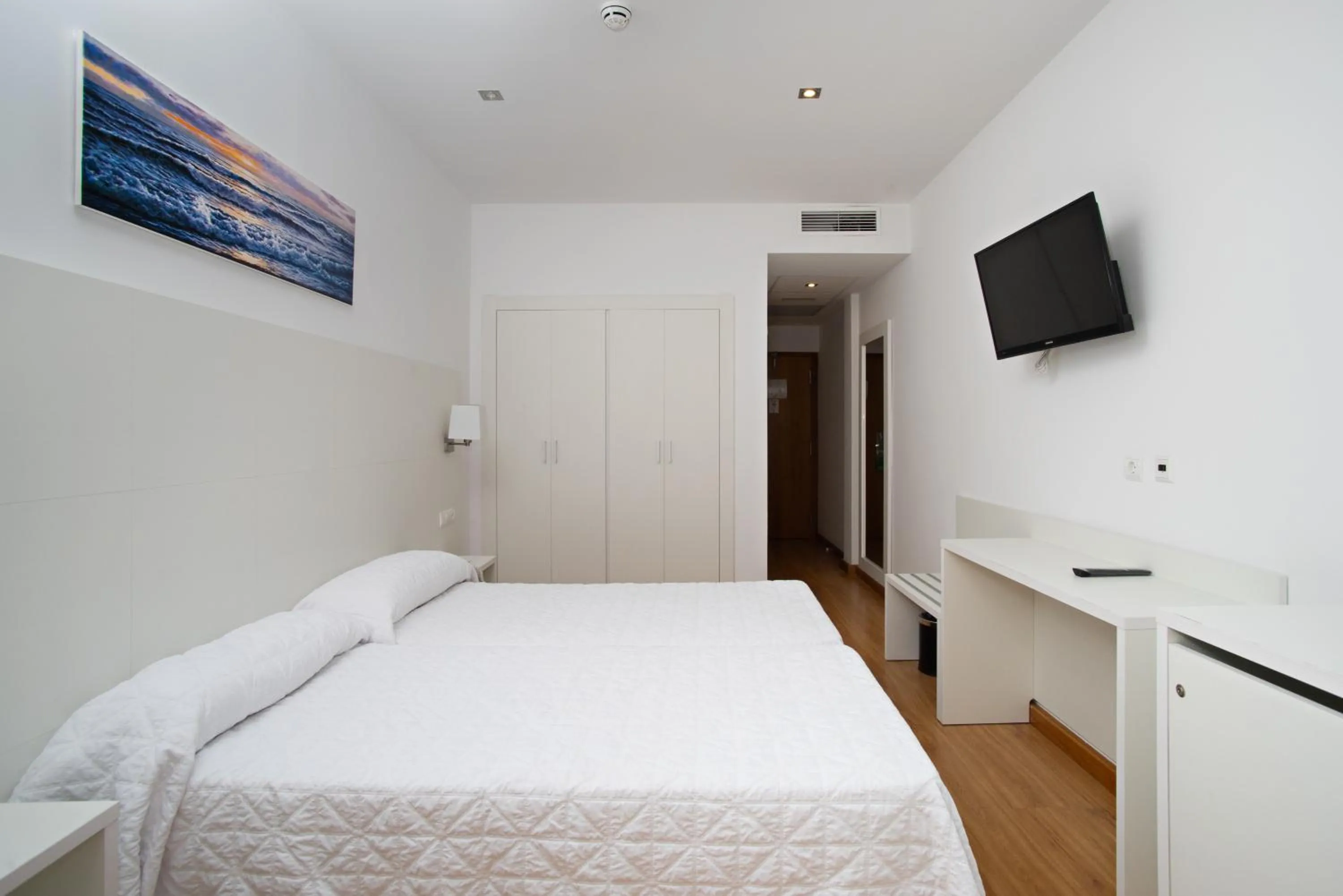 Photo of the whole room, Bed in Hotel Voramar