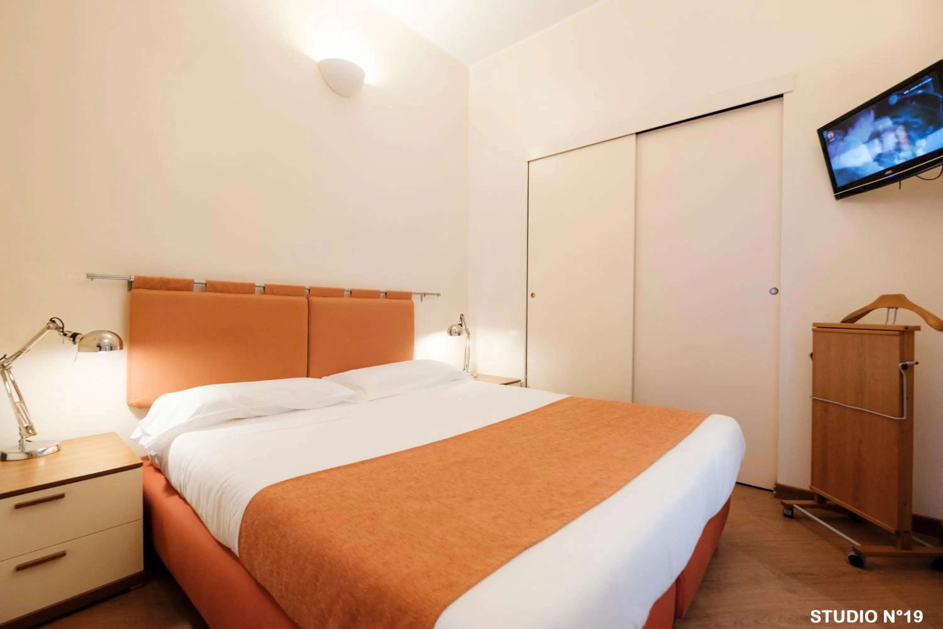 Communal lounge/ TV room, Bed in Residence Sacchi Aparthotel