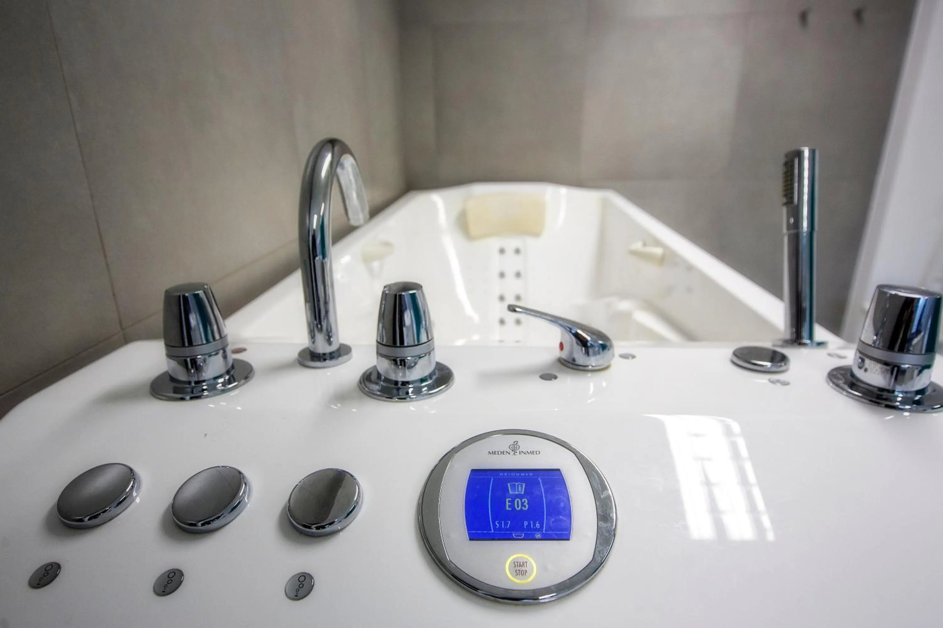 Entertainment in Krokus