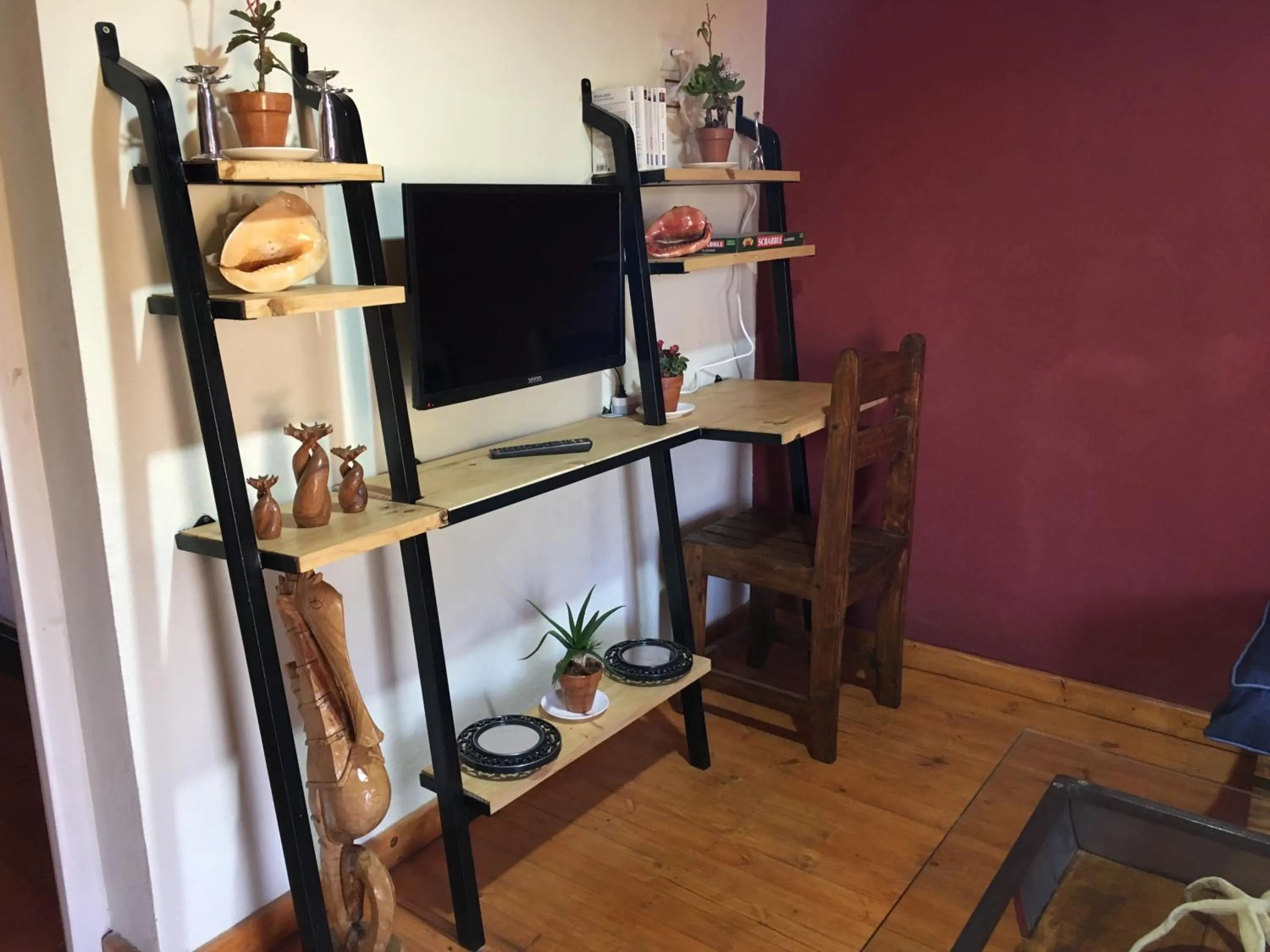 Communal lounge/ TV room in SOUIMANGA-HOTEL