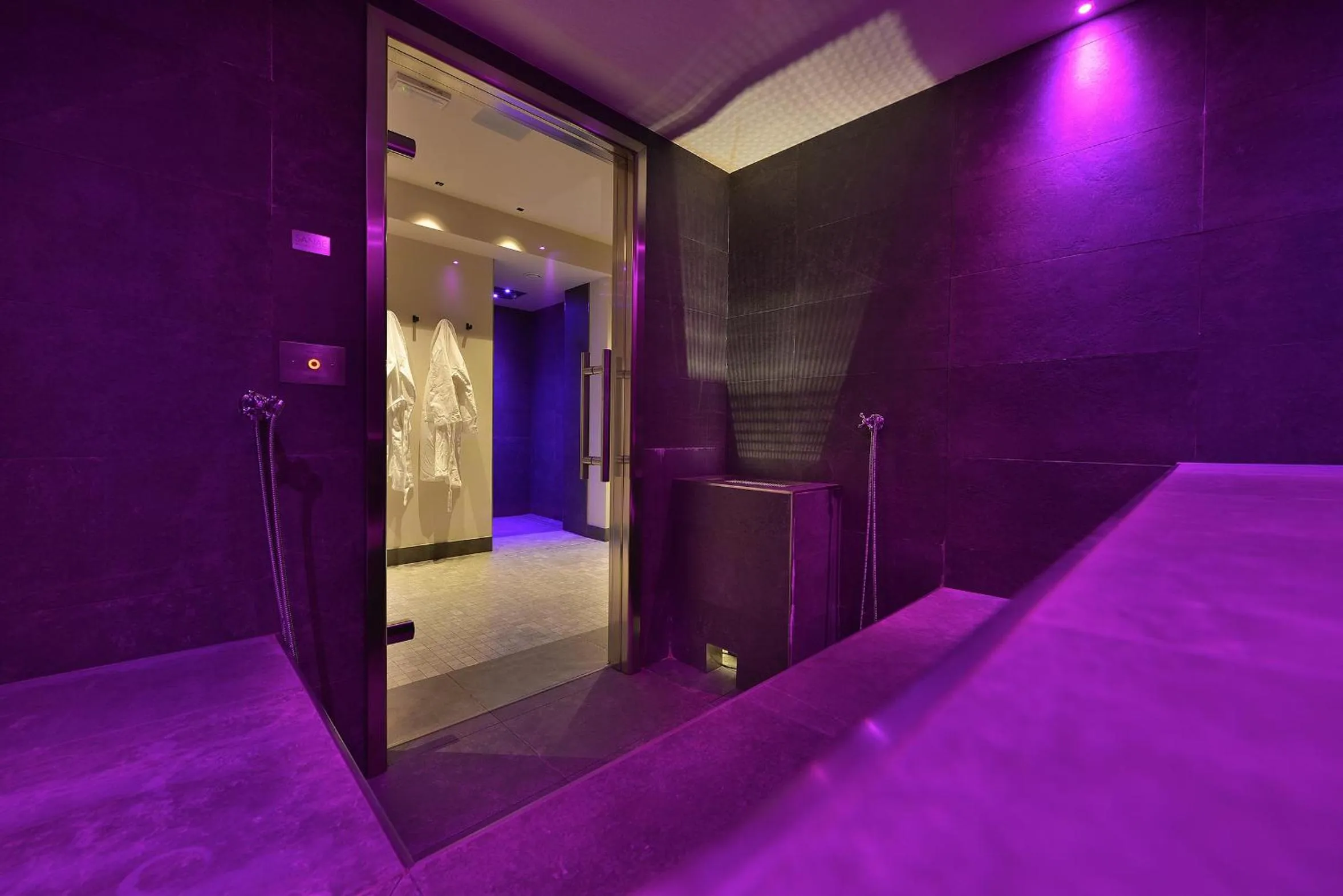 Spa and wellness centre/facilities, Bed in Hotel Astoria
