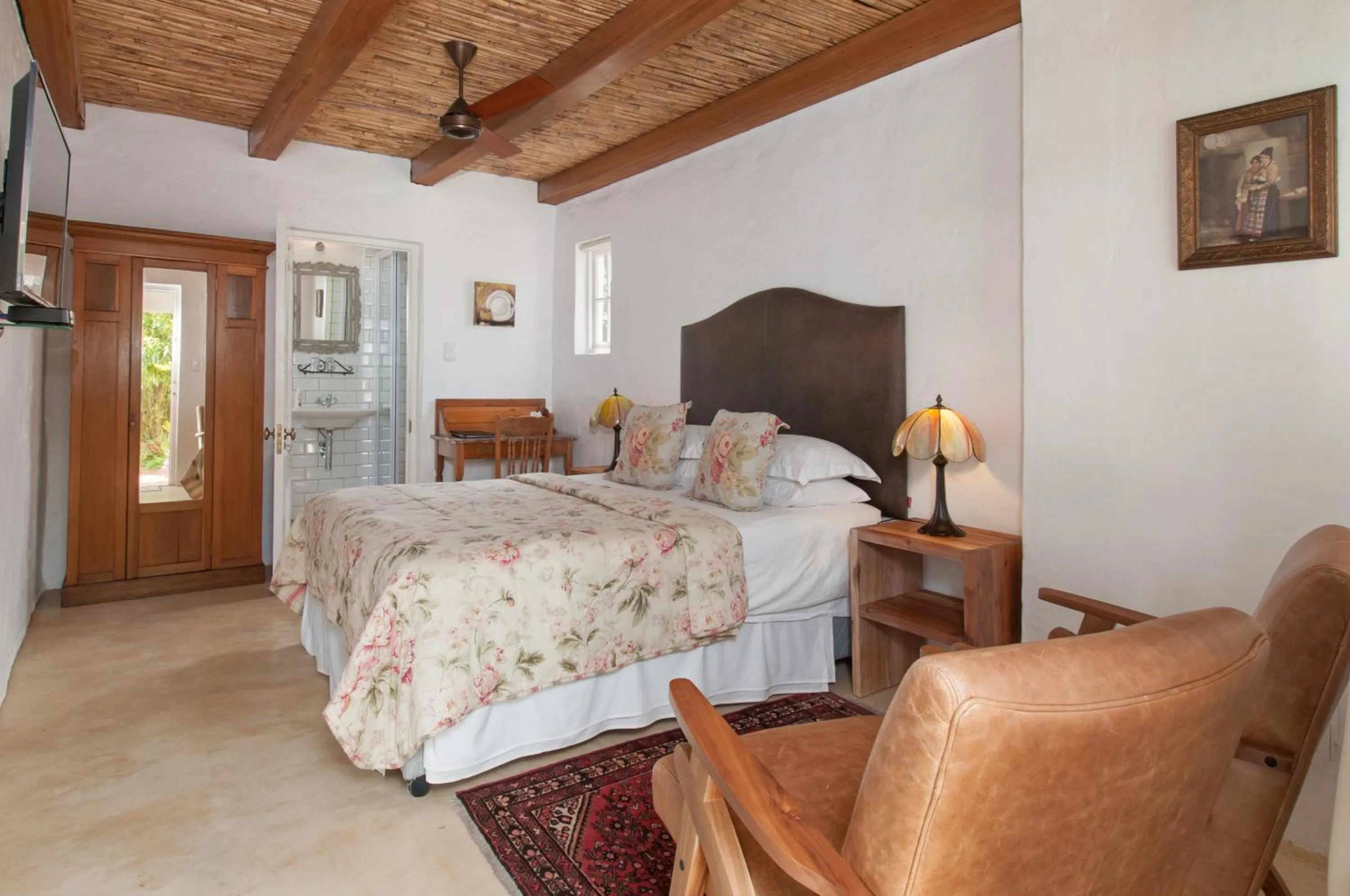 Photo of the whole room, Bed in Hotel Roosje van de Kaap