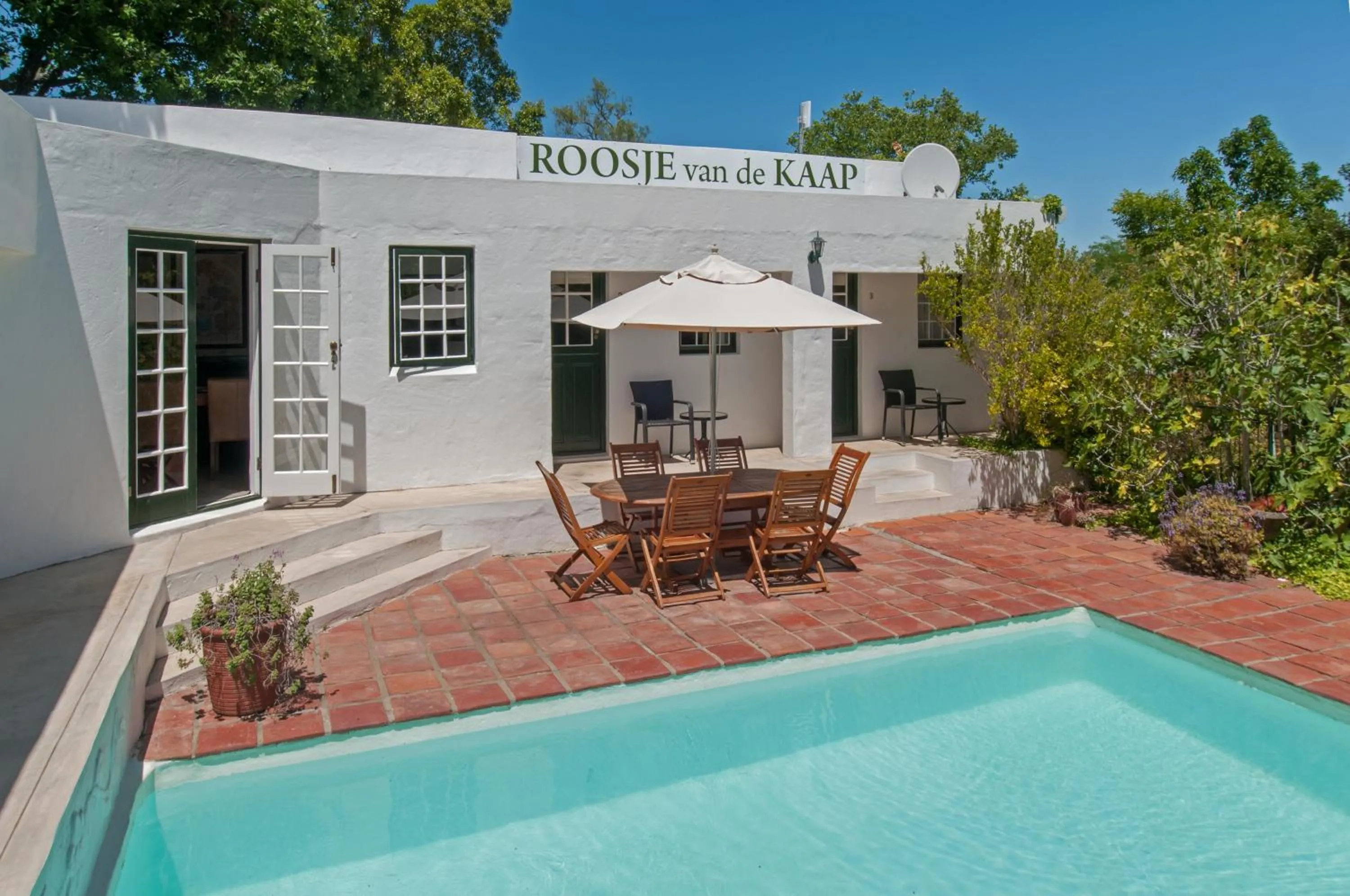 Pool view in Hotel Roosje van de Kaap