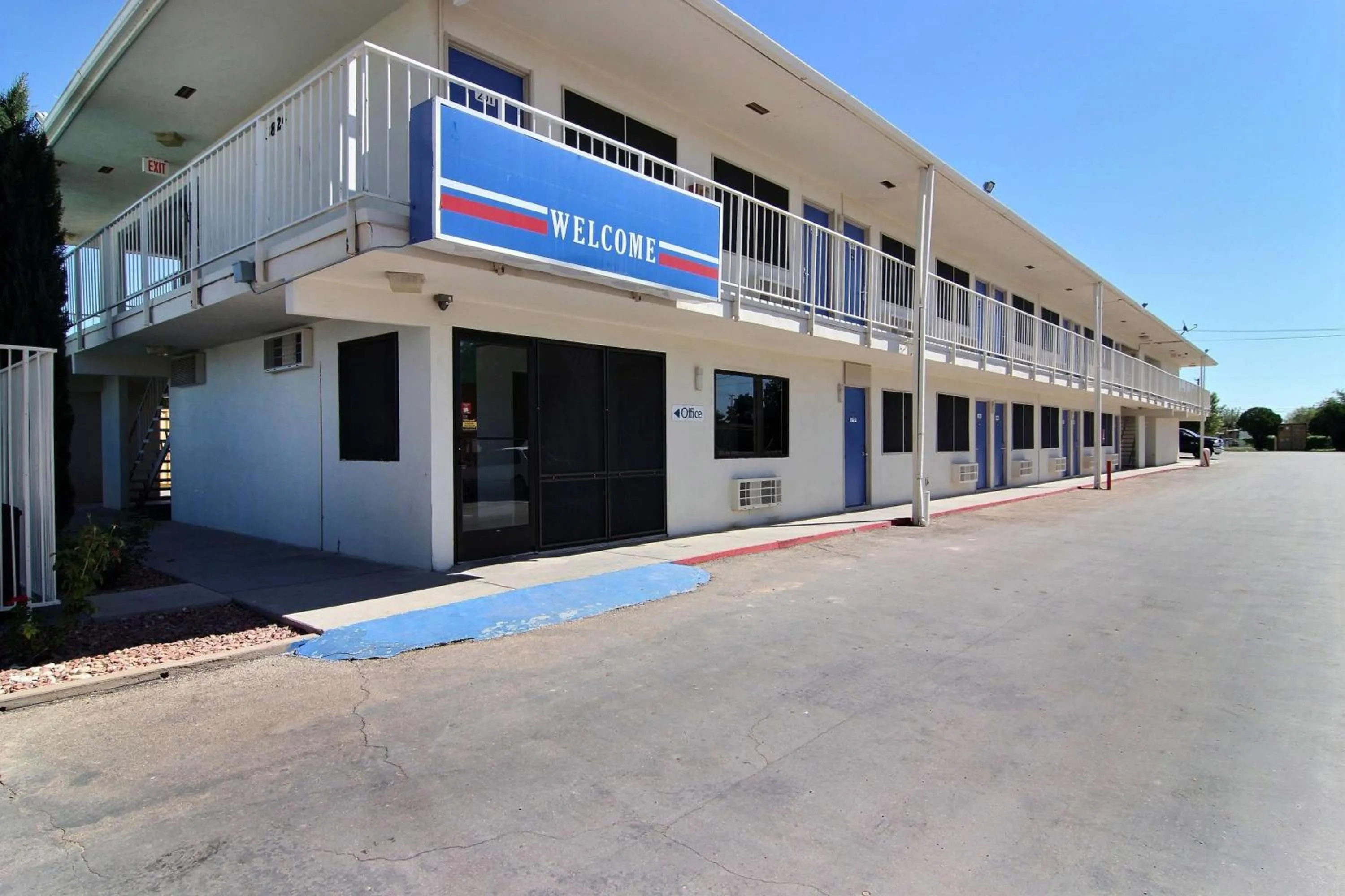 Property building in Motel 6-Carlsbad, NM