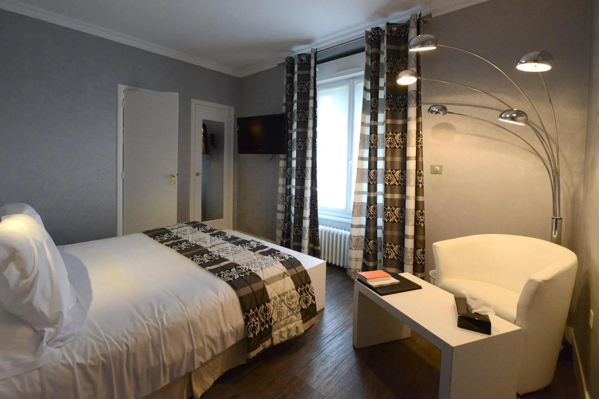 Bedroom, Bed in Demeures & Châteaux Hostellerie de la Renaissance