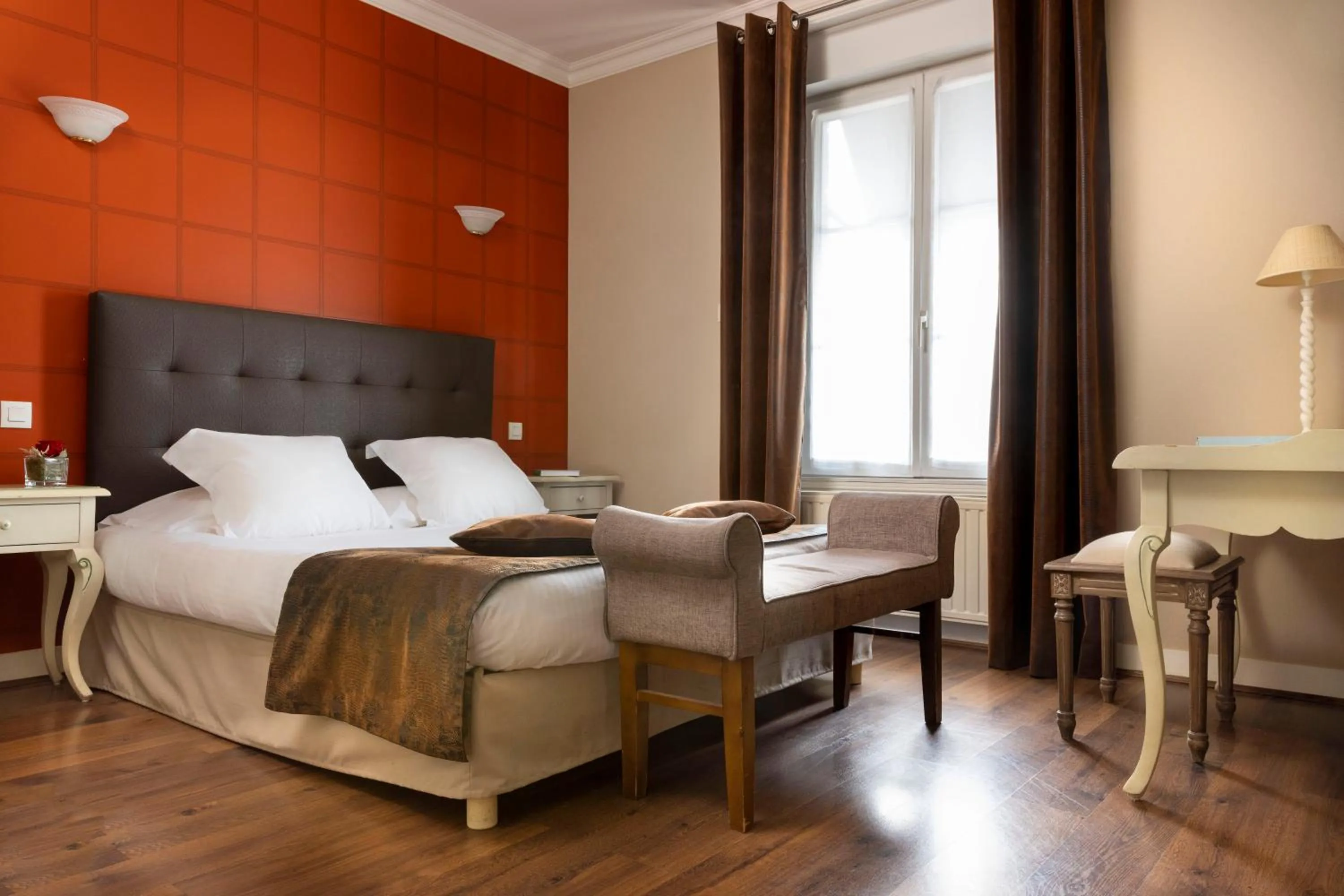 Bed in Demeures & Châteaux Hostellerie de la Renaissance